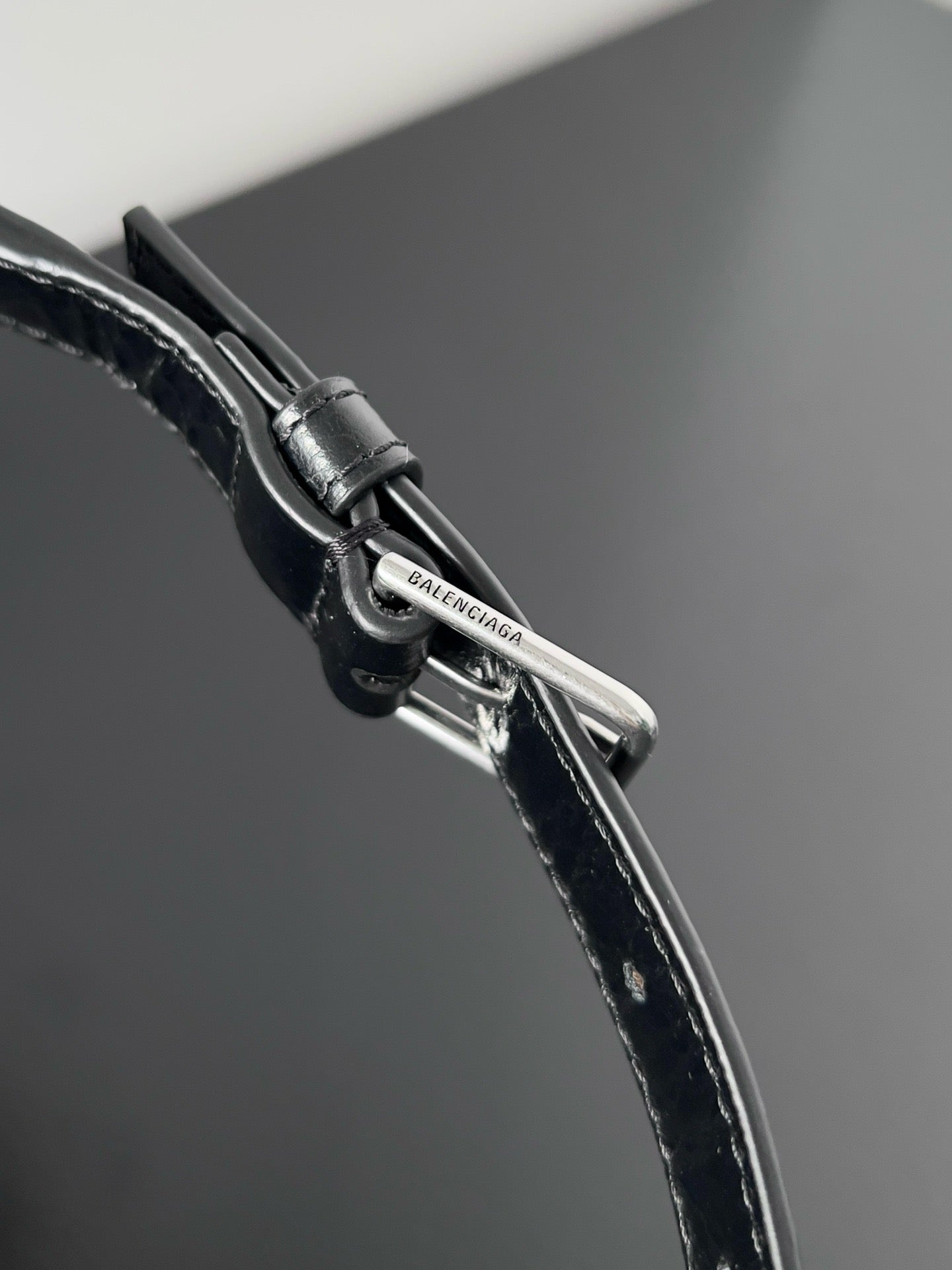 발렌시아가 크러쉬 스몰 슬링 백