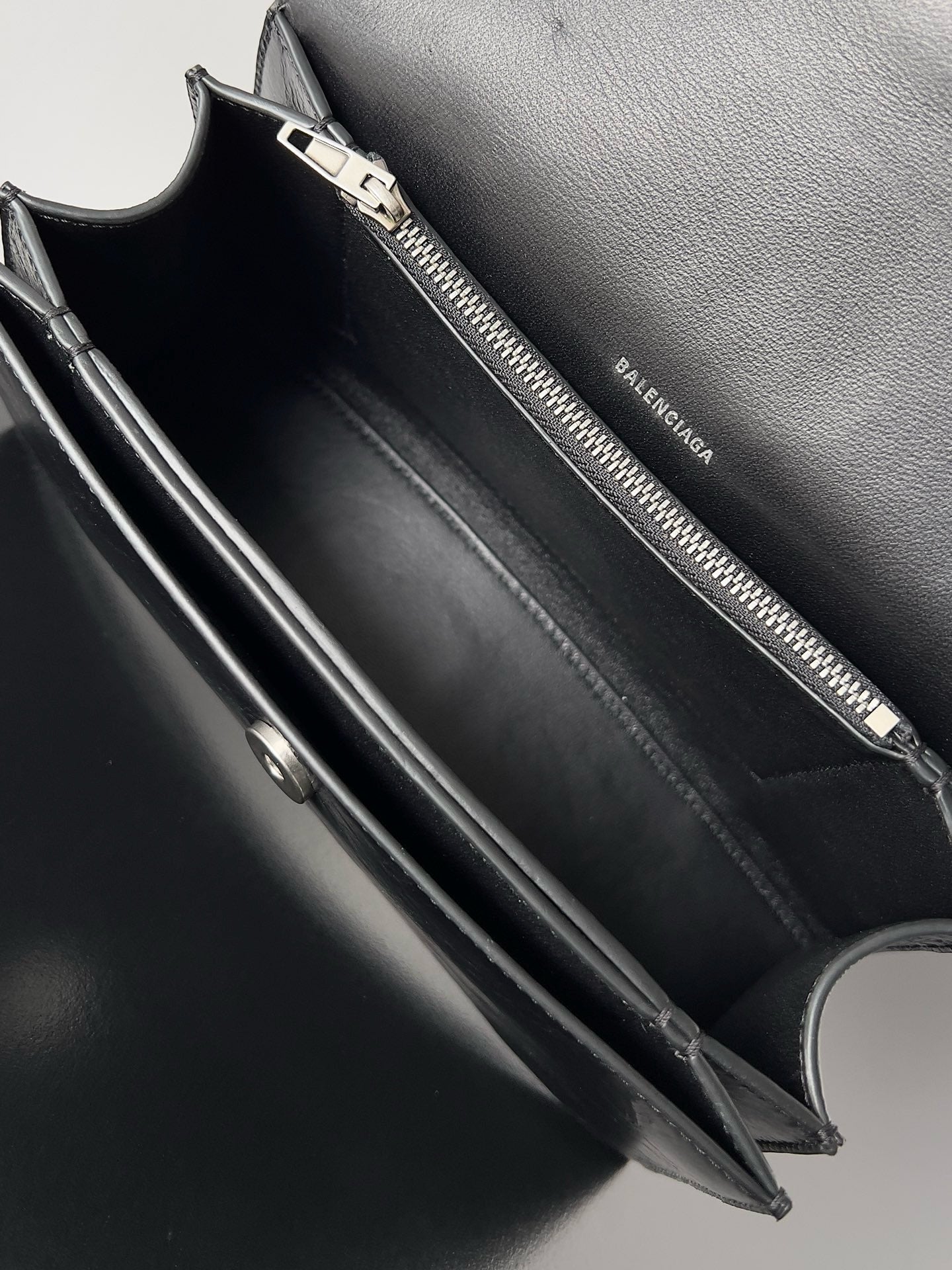 발렌시아가 크러쉬 스몰 슬링 백