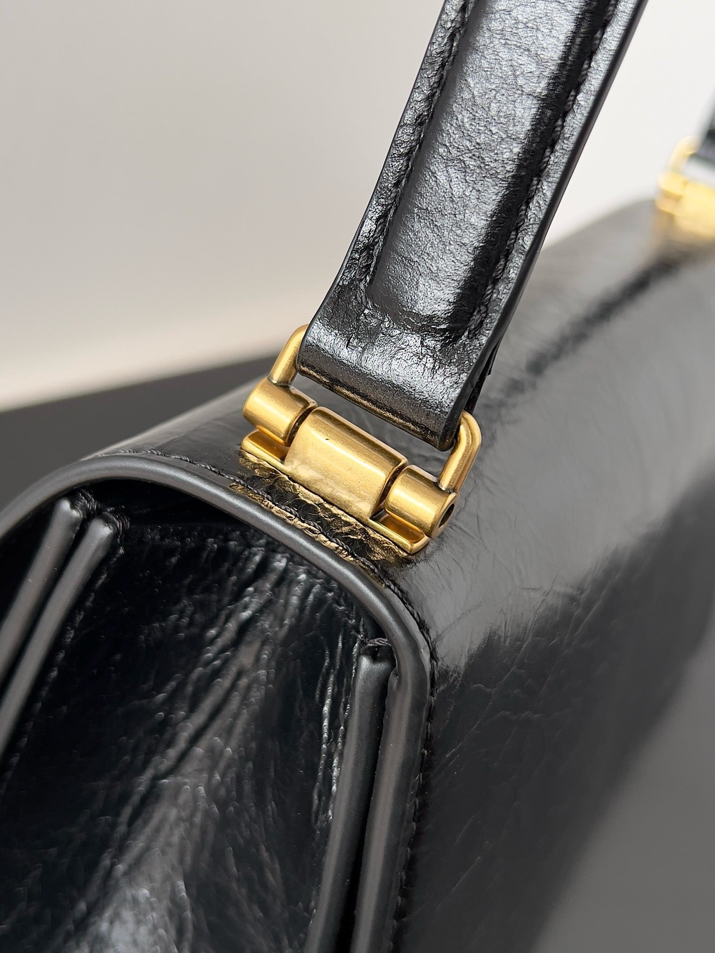 발렌시아가 크러쉬 스몰 슬링 백