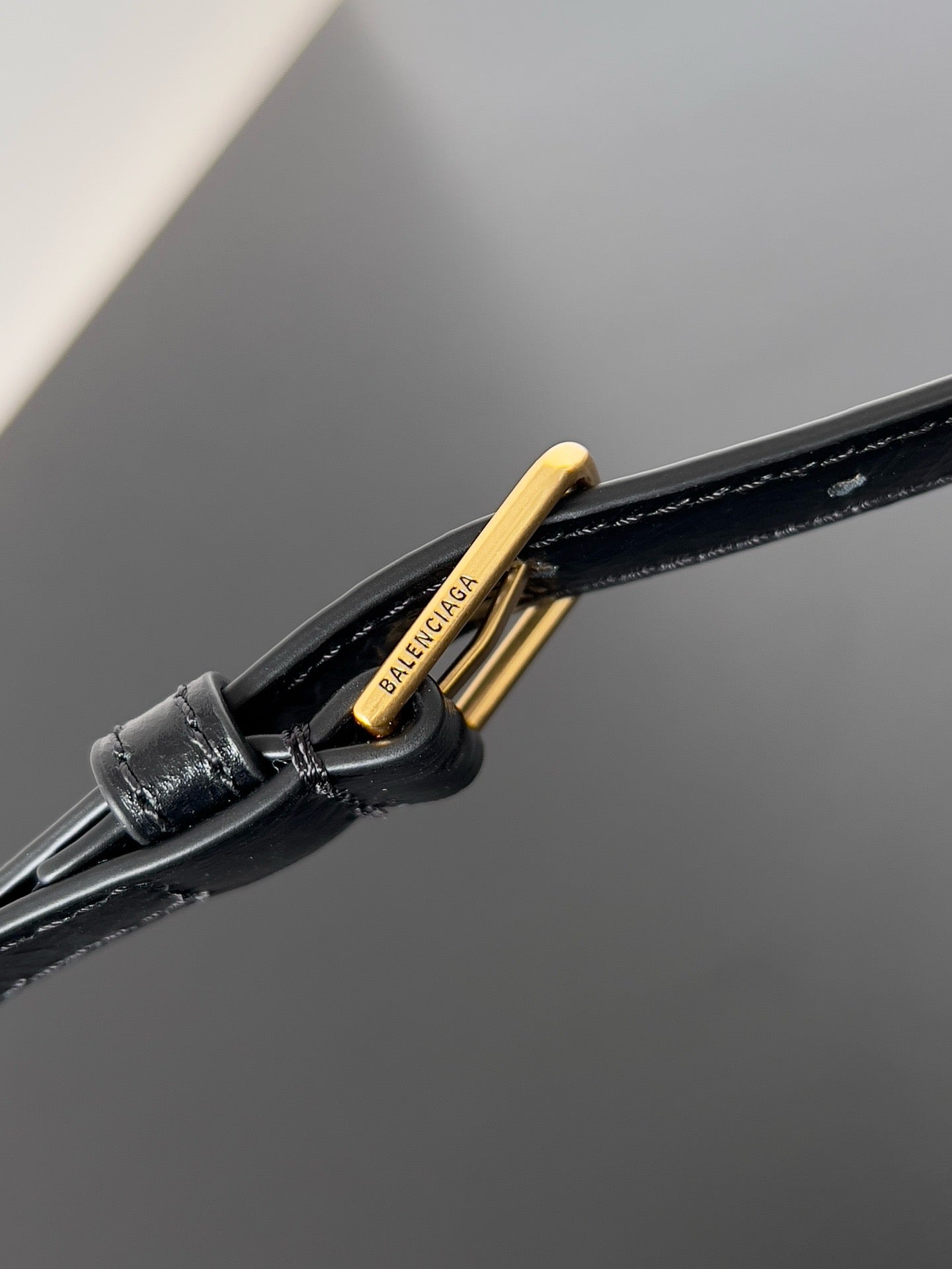 발렌시아가 크러쉬 스몰 슬링 백