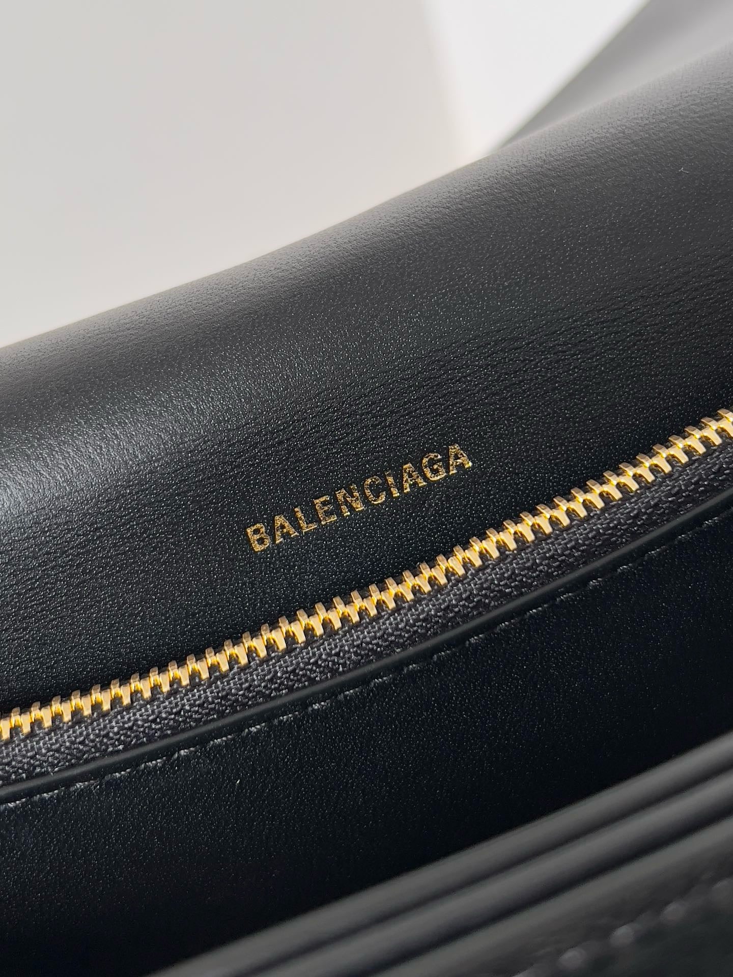 발렌시아가 크러쉬 스몰 슬링 백