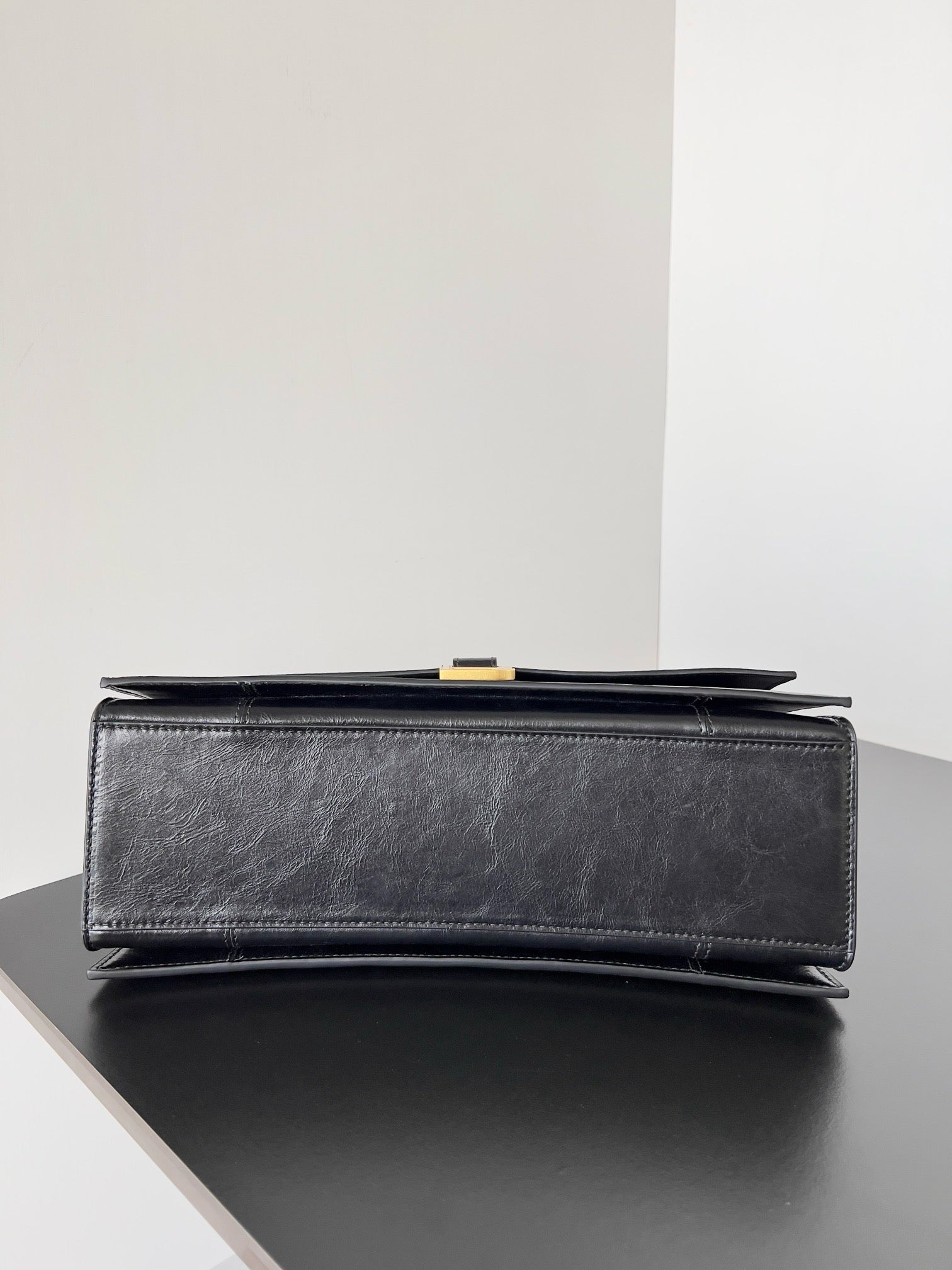 발렌시아가 크러쉬 라지 슬링백