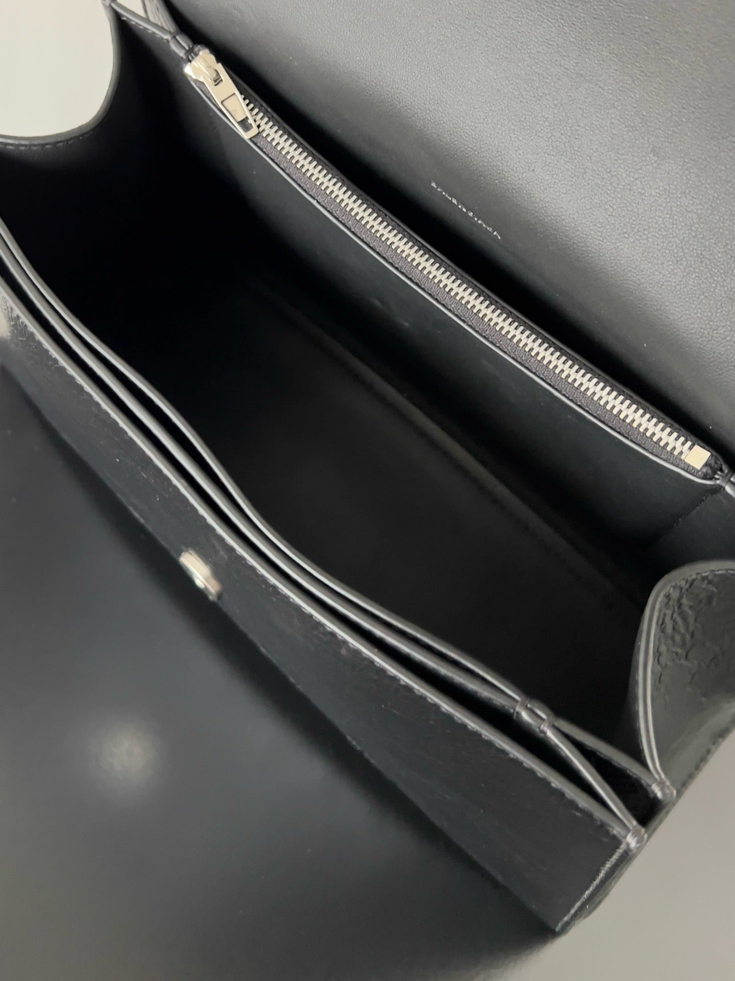 발렌시아가 크러쉬 라지 슬링백