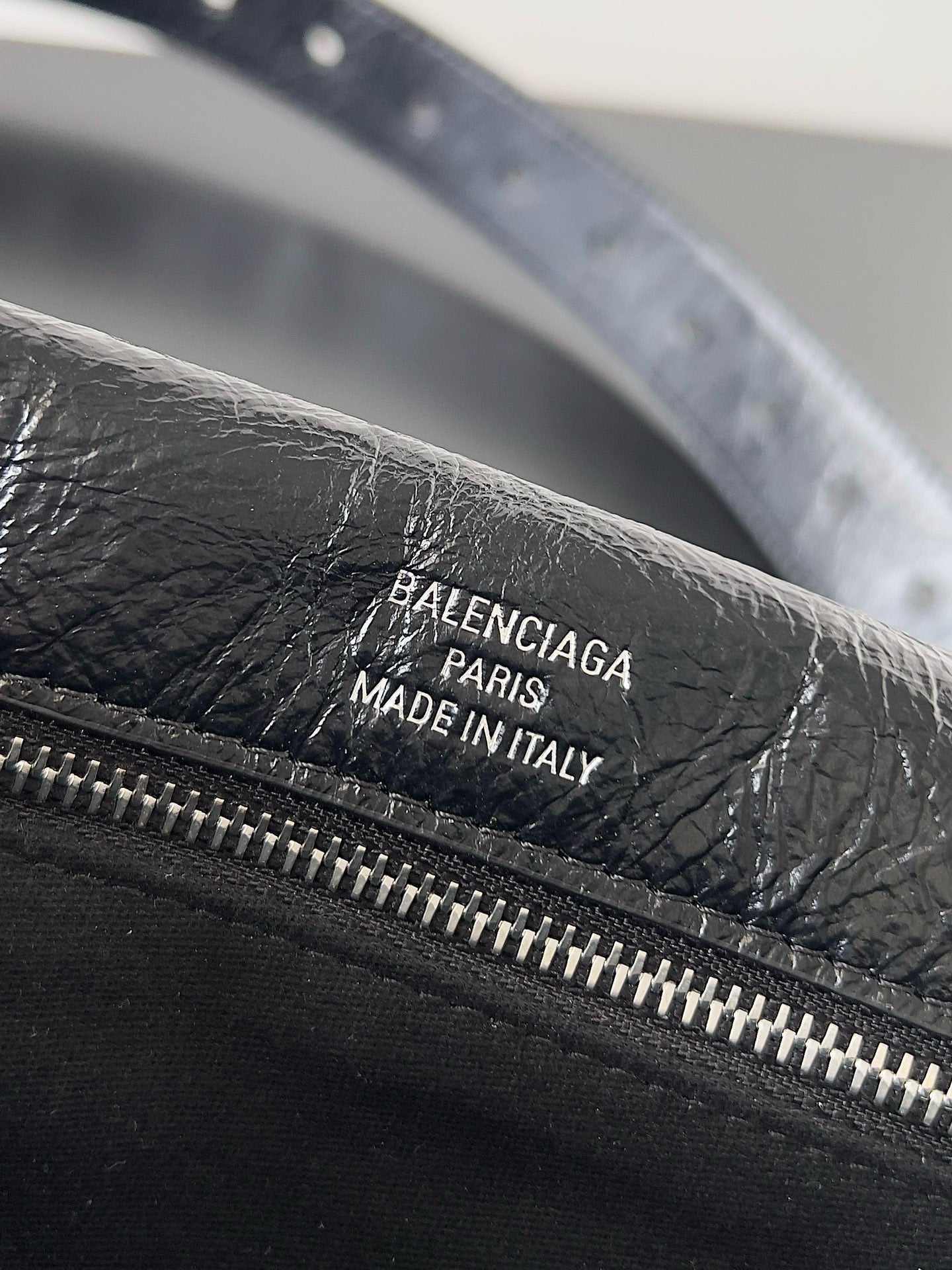 발렌시아가 BB 소프트 숄더백 스몰