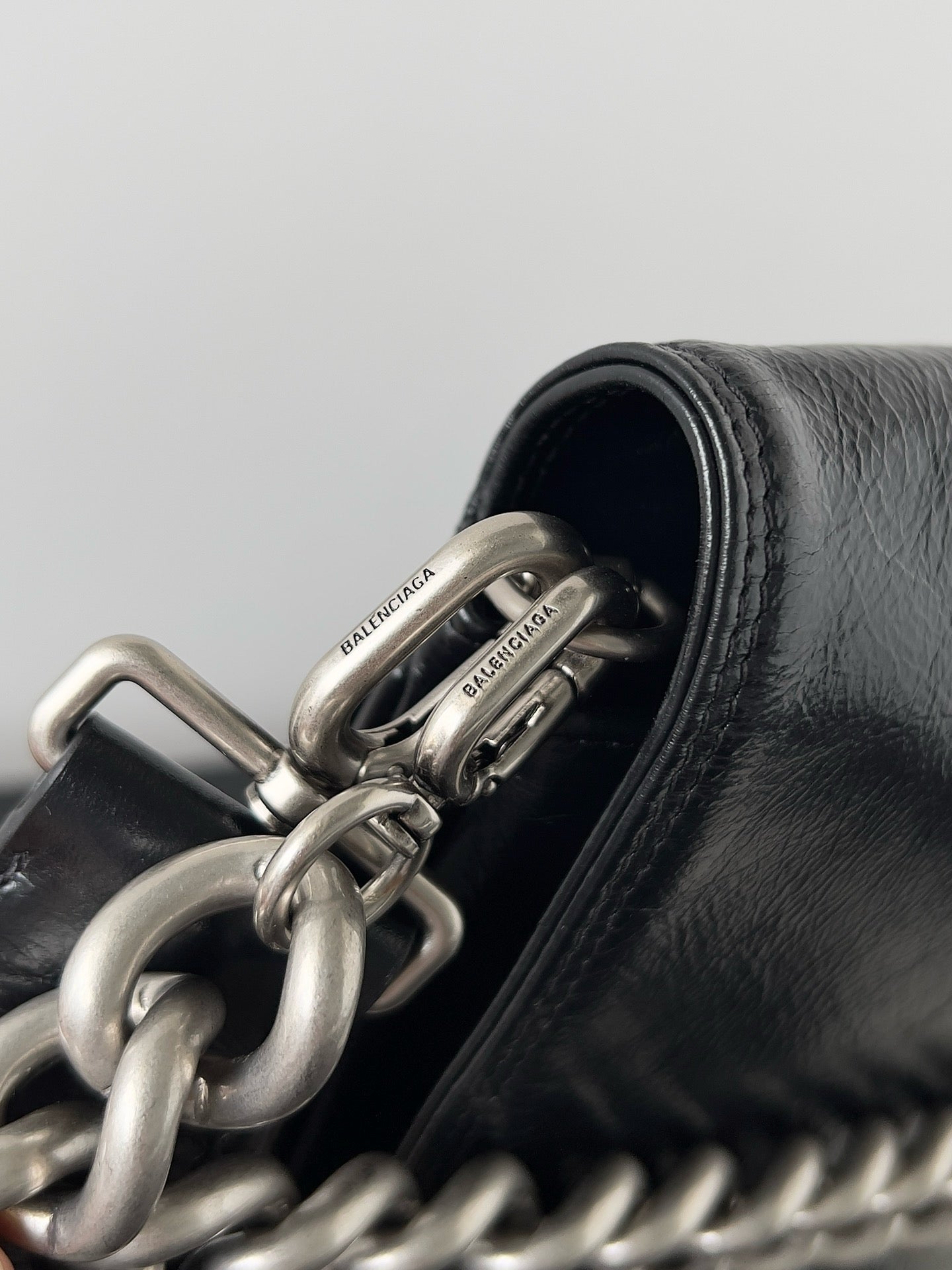 발렌시아가 BB 소프트 숄더백 라지