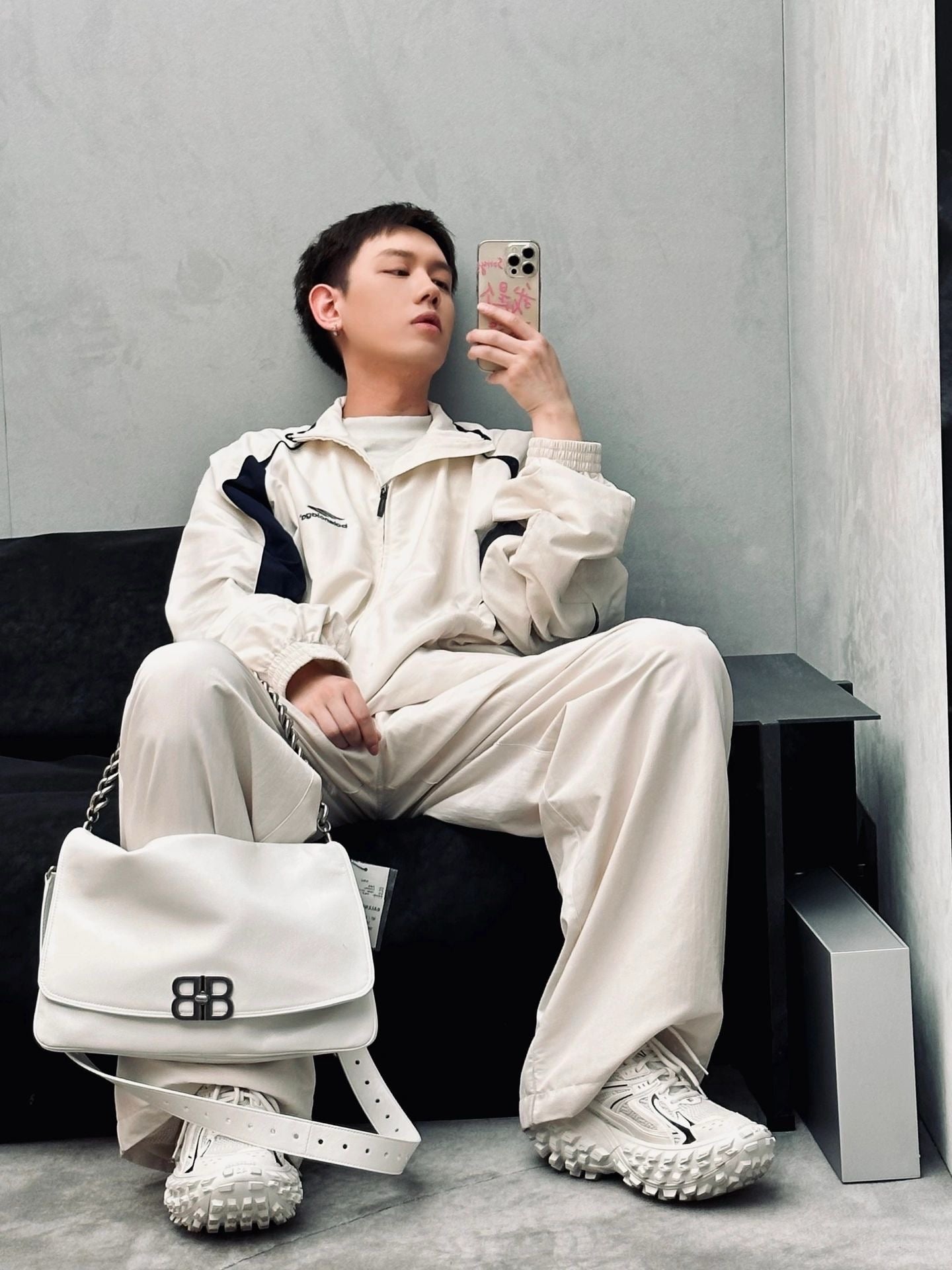 발렌시아가 BB 소프트 숄더백 라지