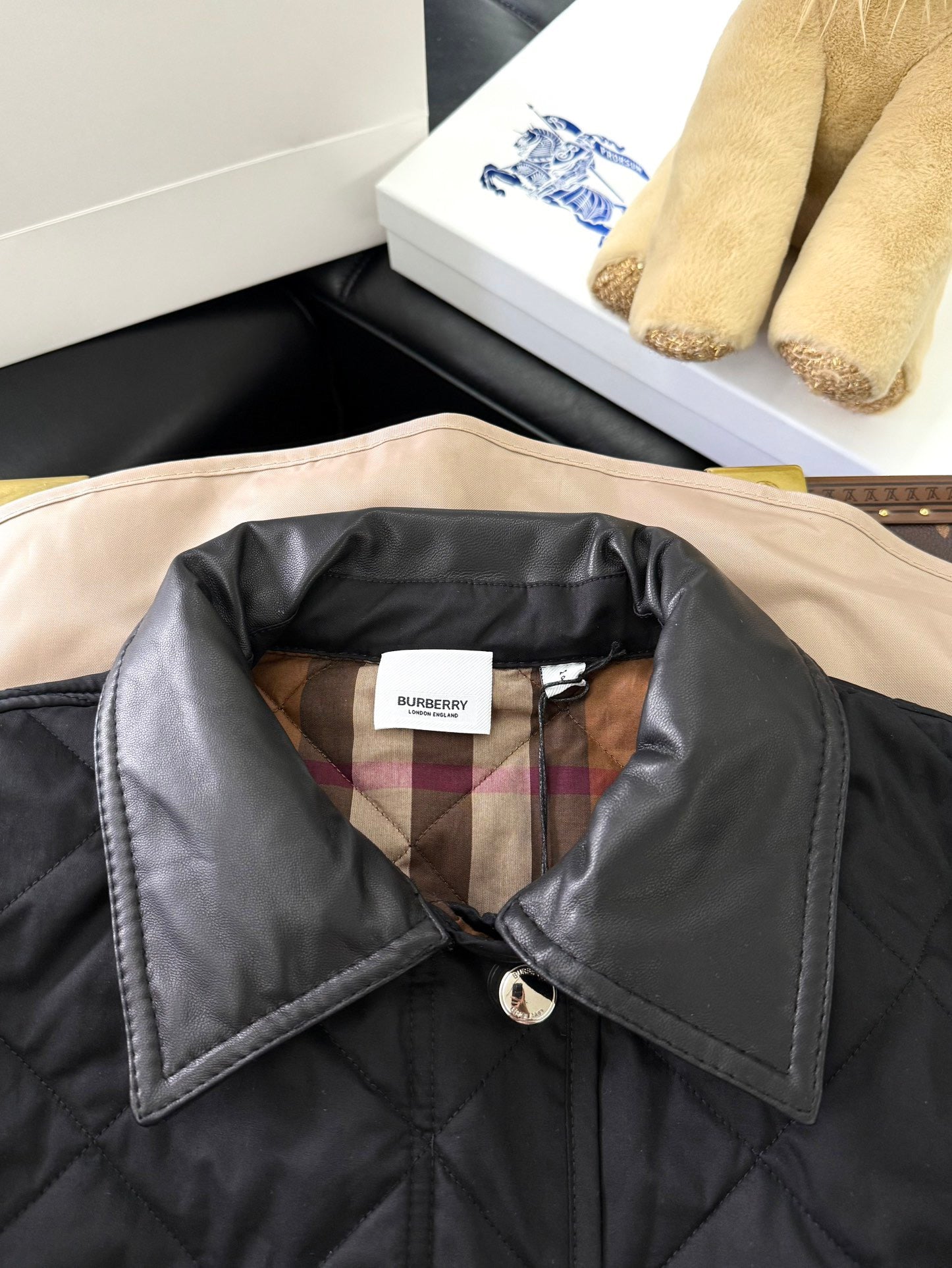 버버리 패디드 퀼팅 레더 카라 자켓