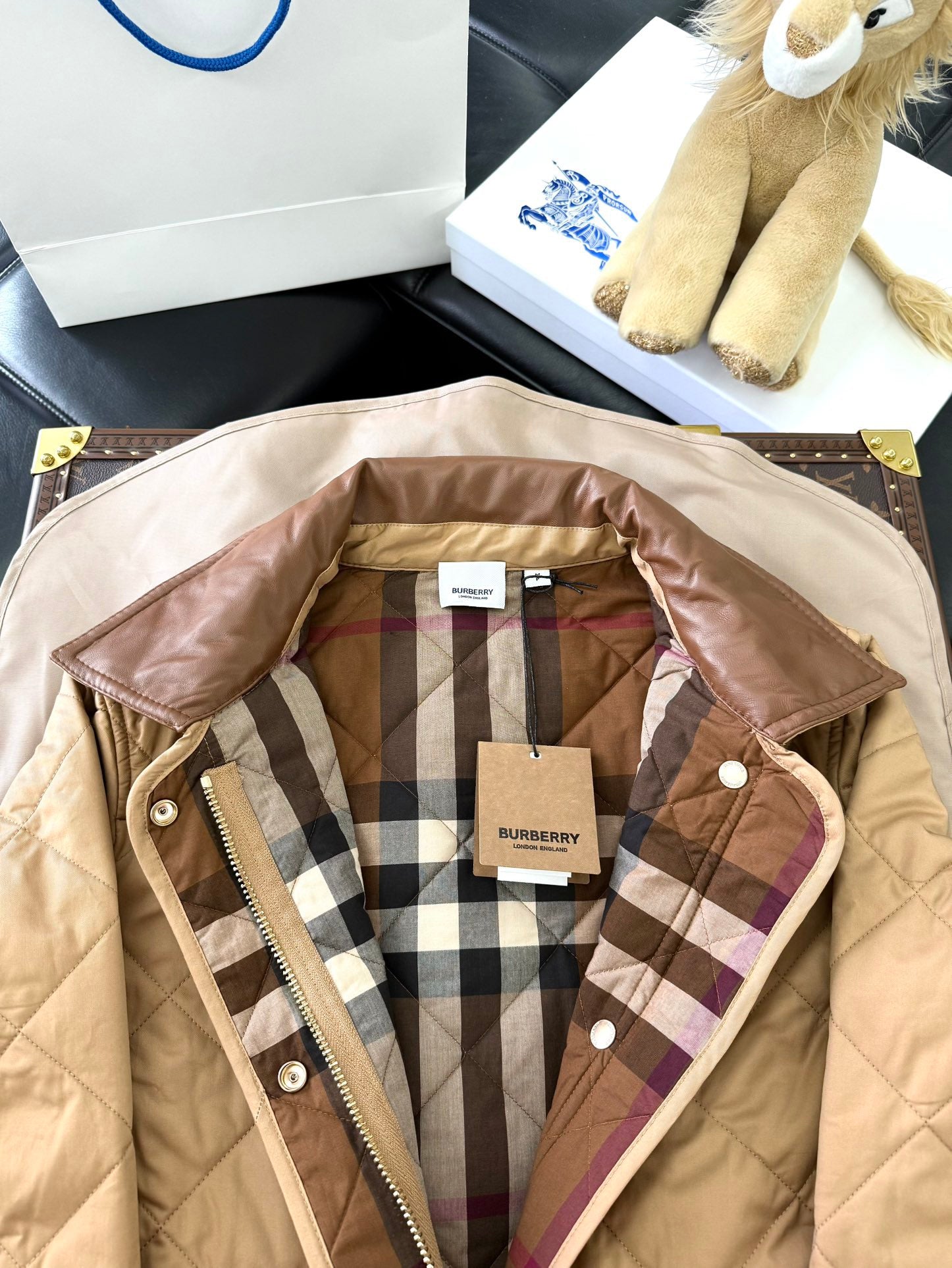버버리 패디드 퀼팅 레더 카라 자켓