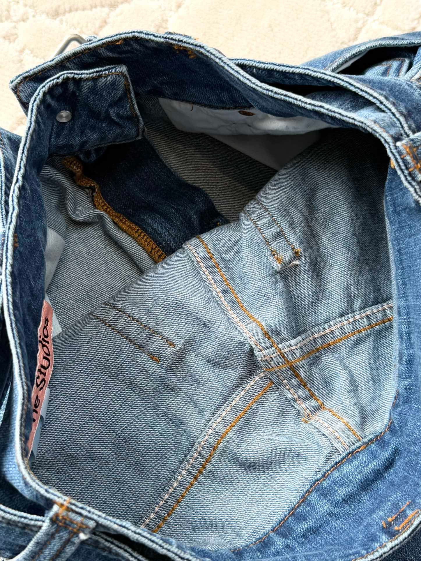 아크네 스튜디오 벨트 데님 팬츠