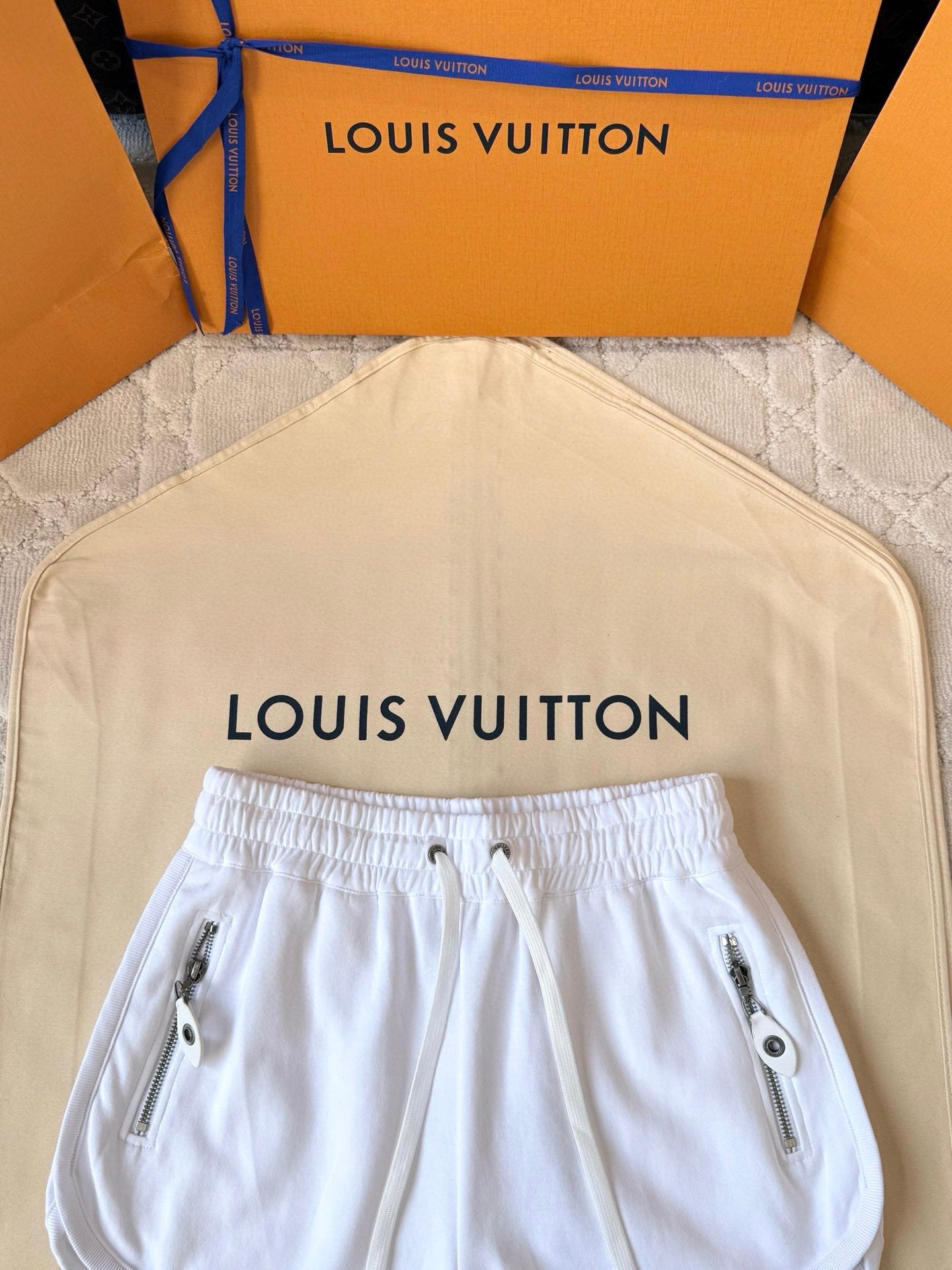 루이비통 가죽 트리밍 조깅 셋업