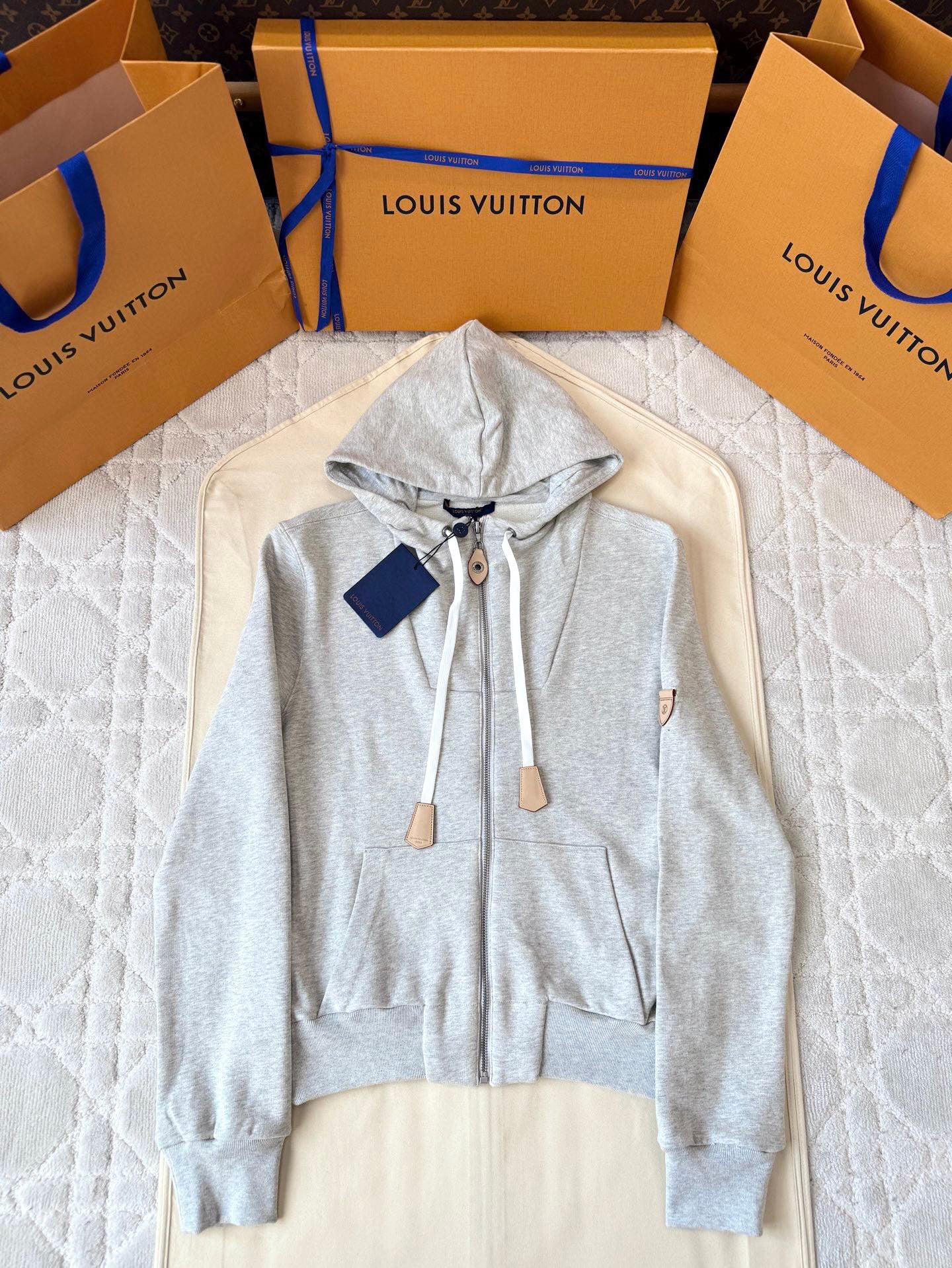 루이비통 가죽 트리밍 조깅 셋업