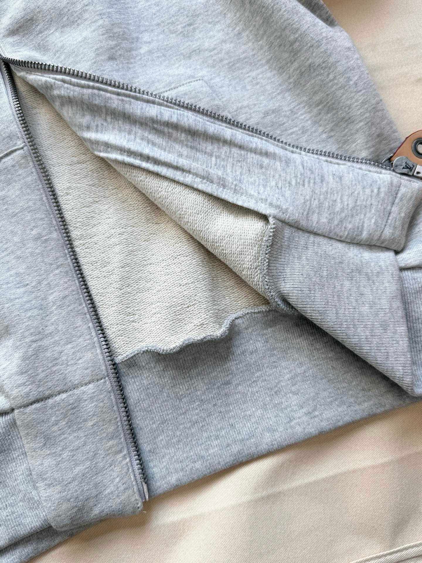 루이비통 가죽 트리밍 조깅 셋업