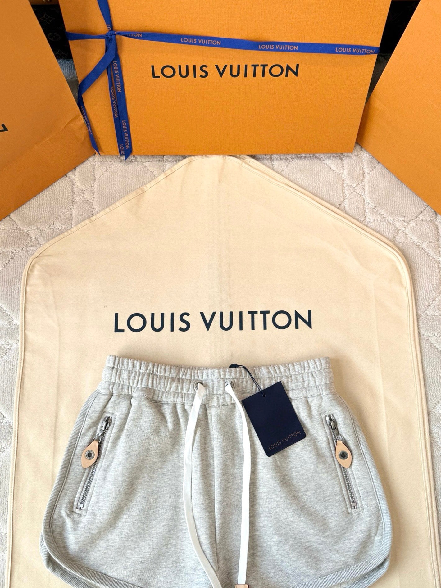 루이비통 가죽 트리밍 조깅 셋업