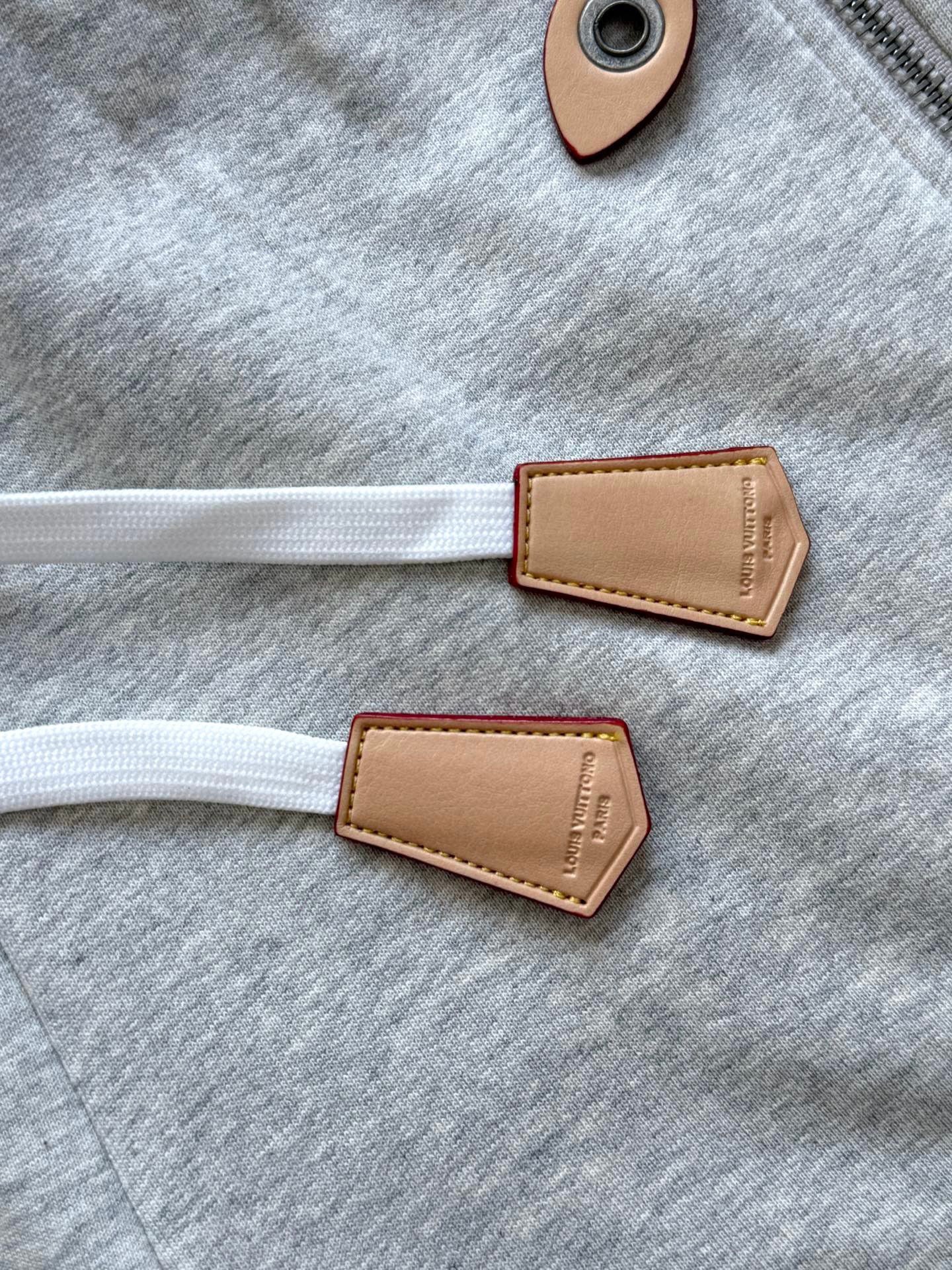 루이비통 가죽 트리밍 조깅 셋업