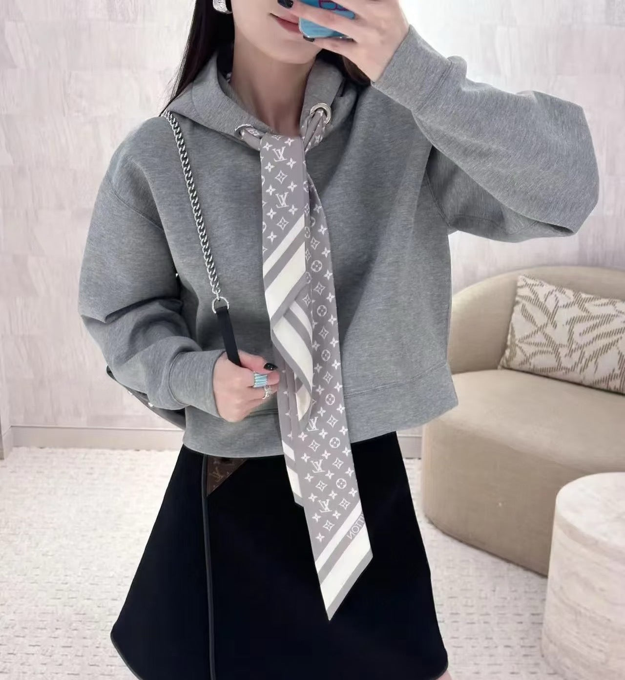 루이비통 크롭드 모노그램 스카프 셋업