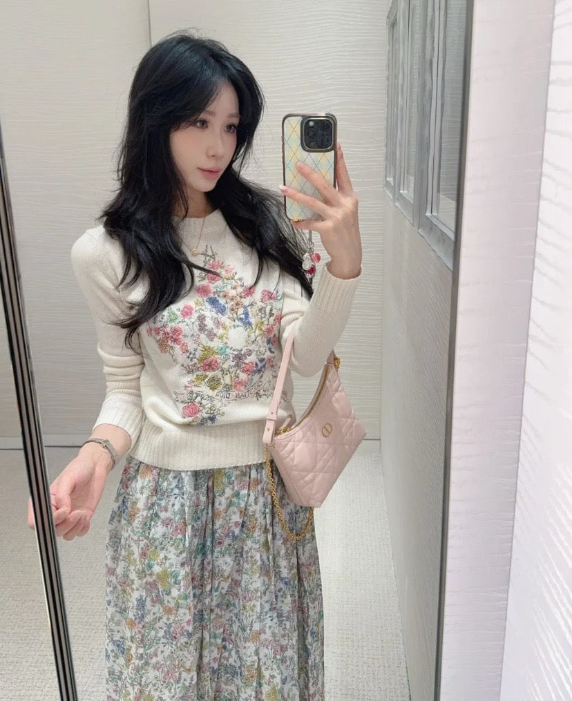 디올 Star 멀티 컬러 모티브 자수 스웨터