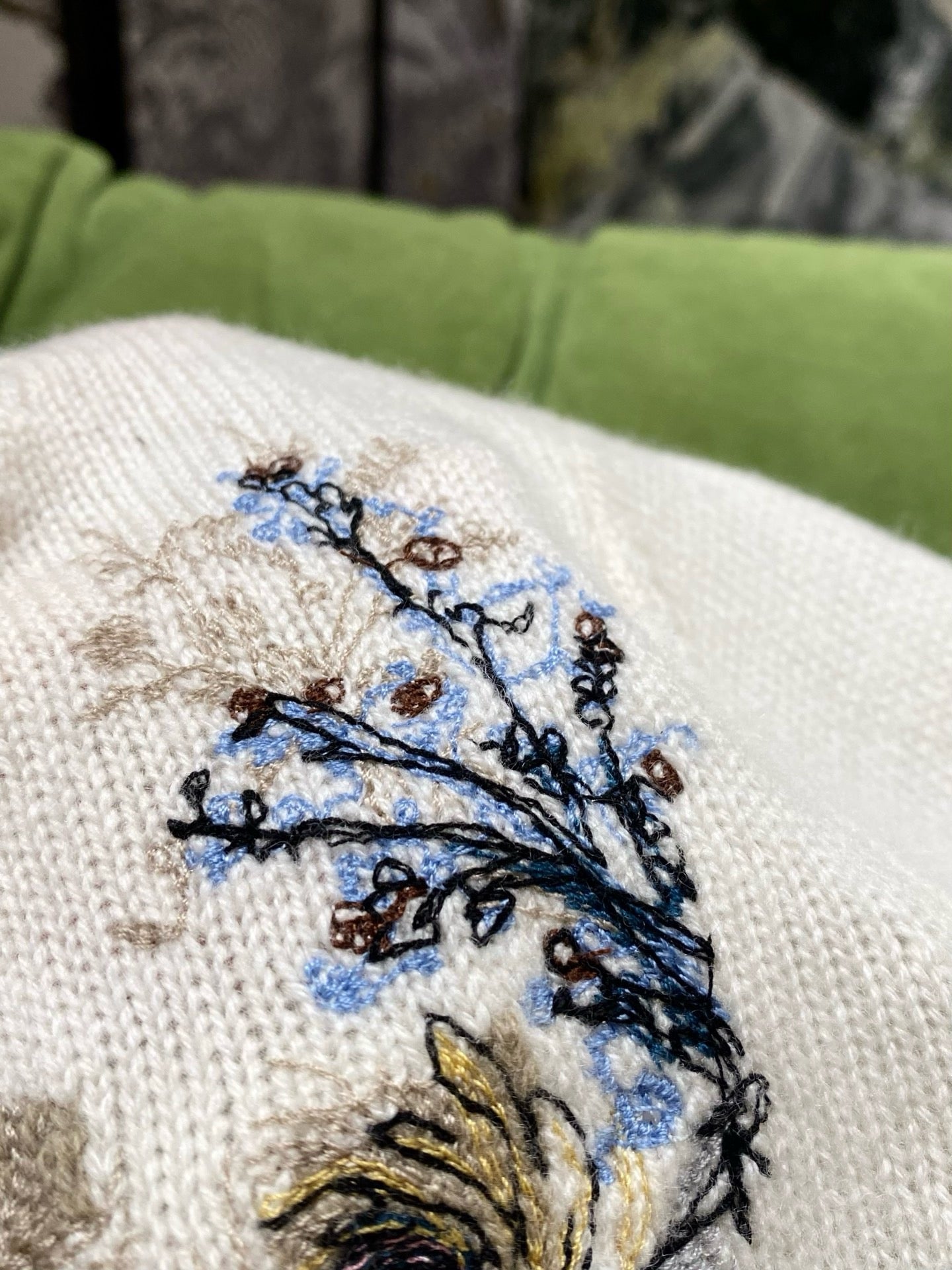 디올 Fall Flower 모티브 자수 스웨터