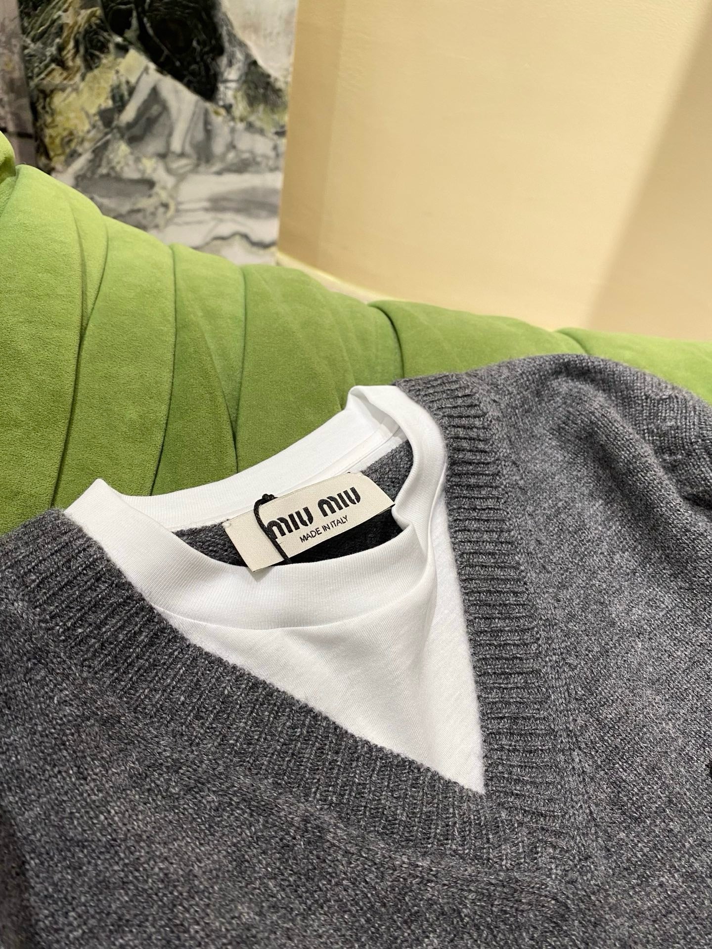 미우미우 캐시미어 V넥 스웨터