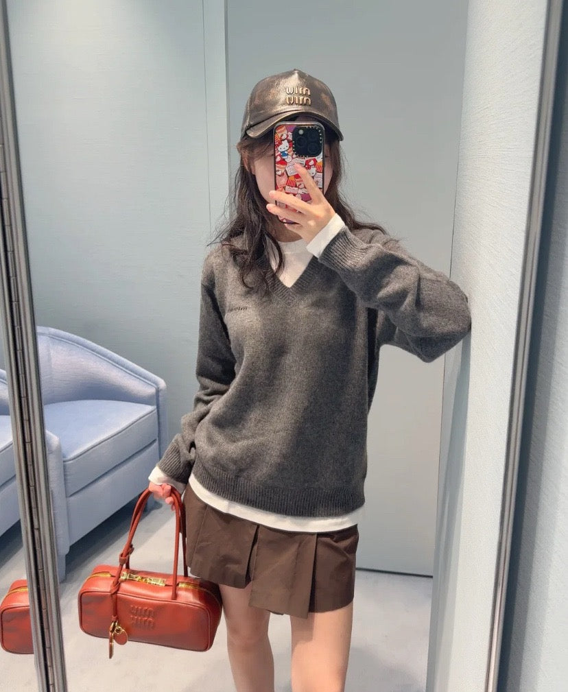 미우미우 캐시미어 V넥 스웨터