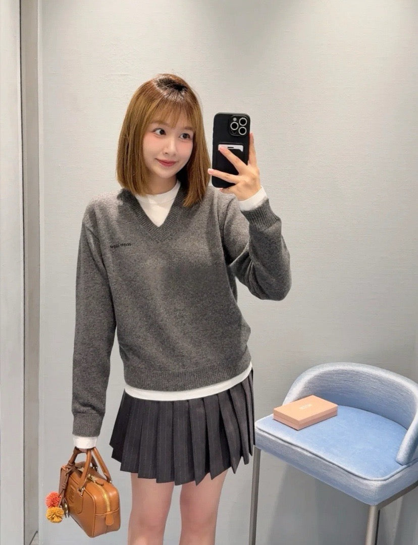 미우미우 캐시미어 V넥 스웨터
