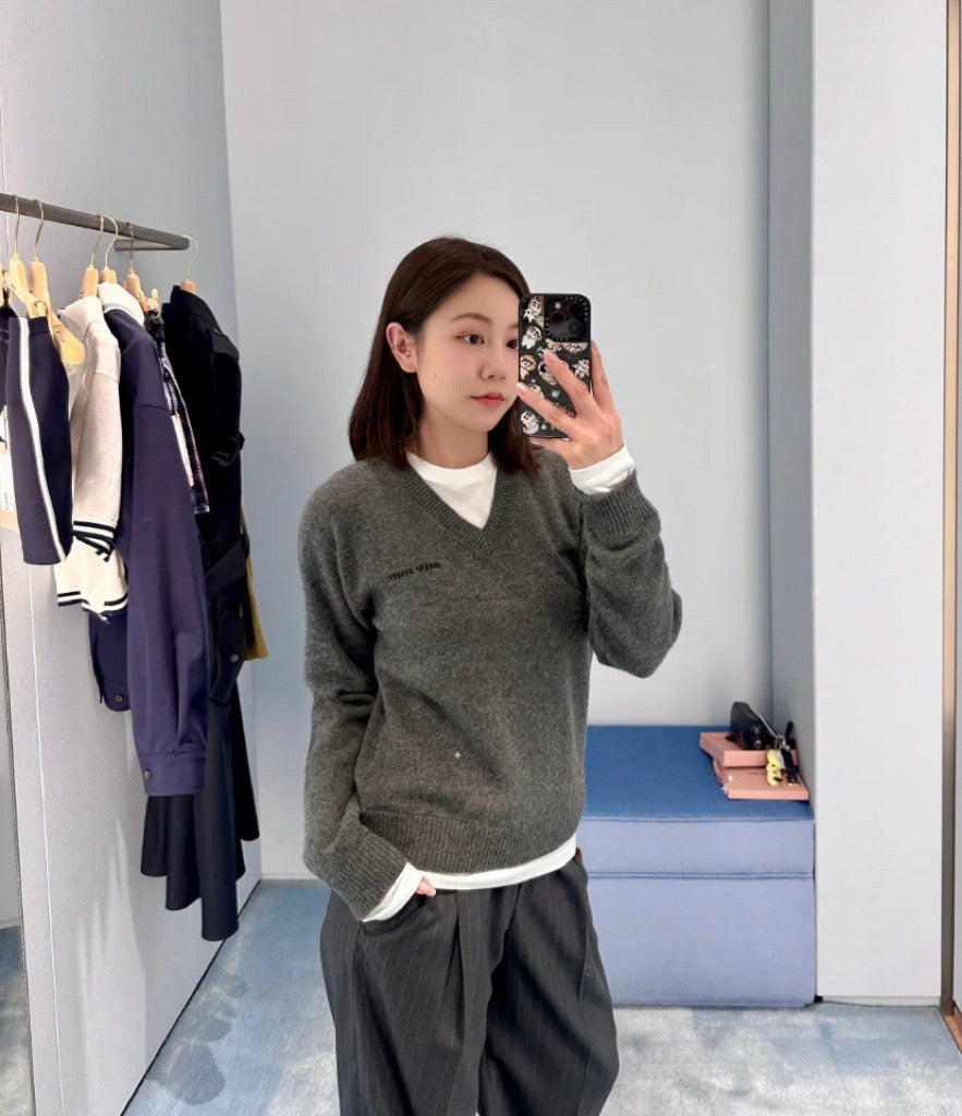 미우미우 캐시미어 V넥 스웨터