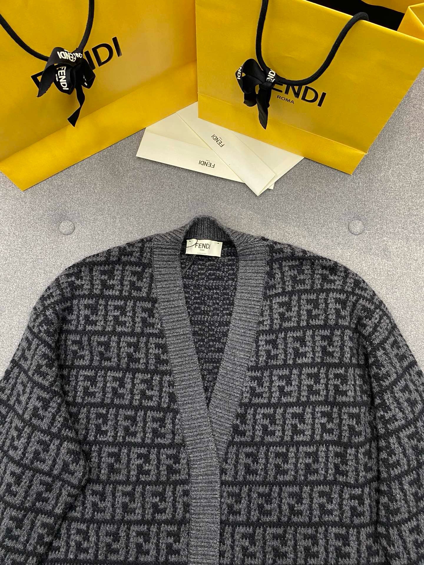 펜디 FF 로고 가디건