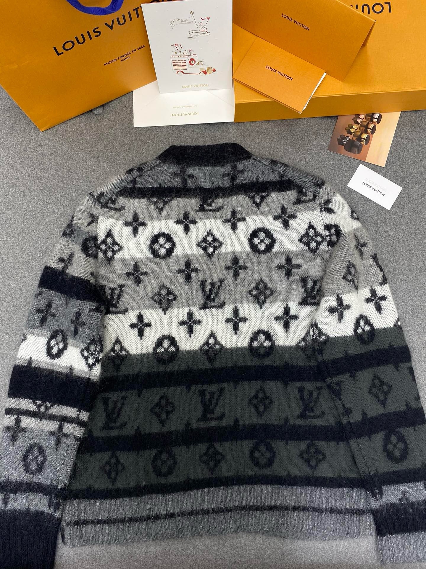 루이비통 모노그램 모헤어 가디건 멀티컬러