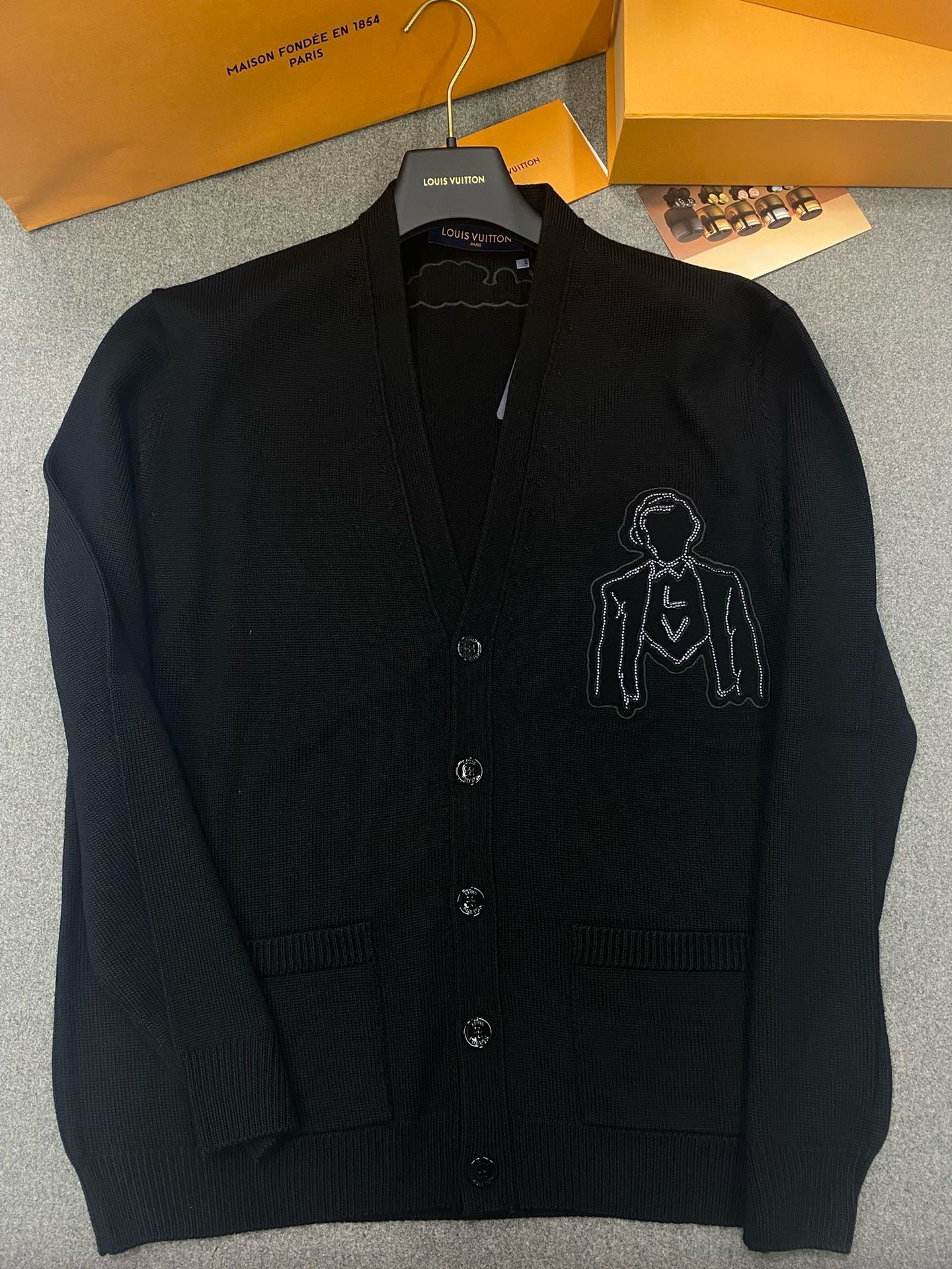 루이비통 비즈 자수 울 가디건