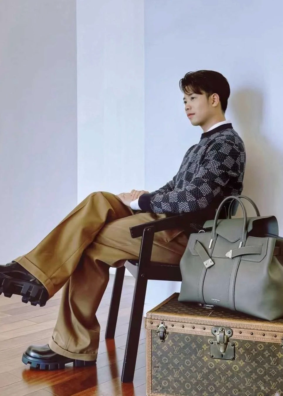루이비통 다미에 울 크루넥