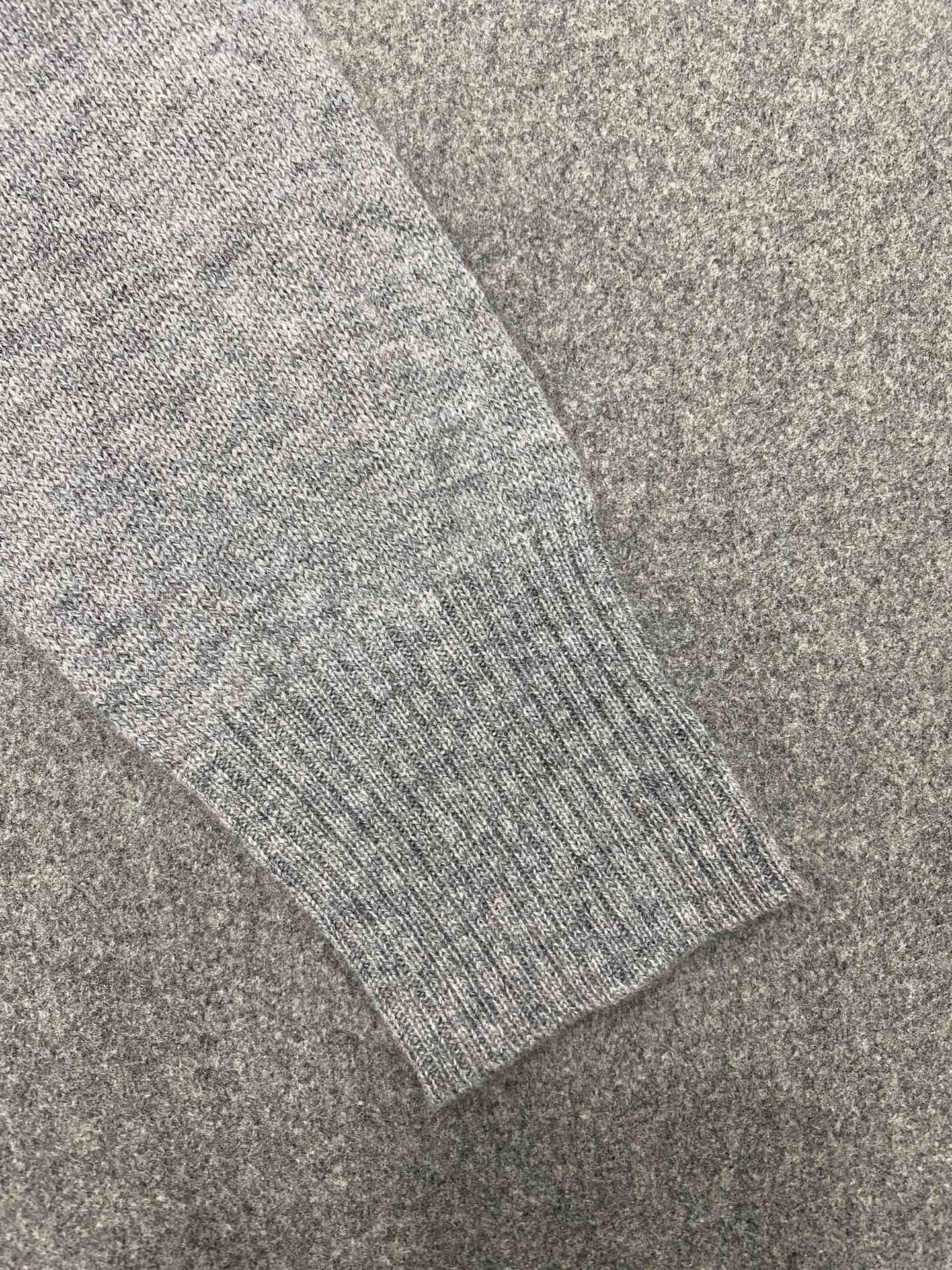 미우미우 울 및 캐시미어 스웨터