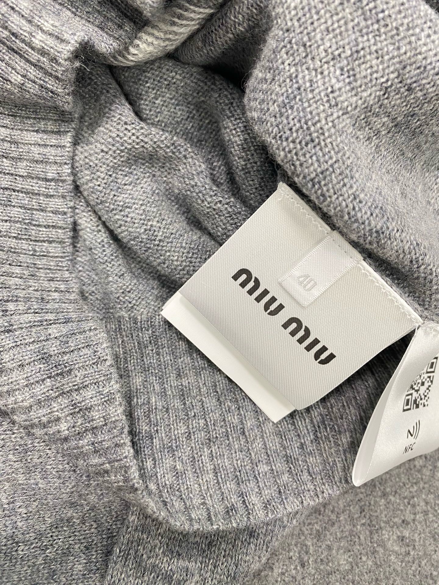 미우미우 울 및 캐시미어 스웨터