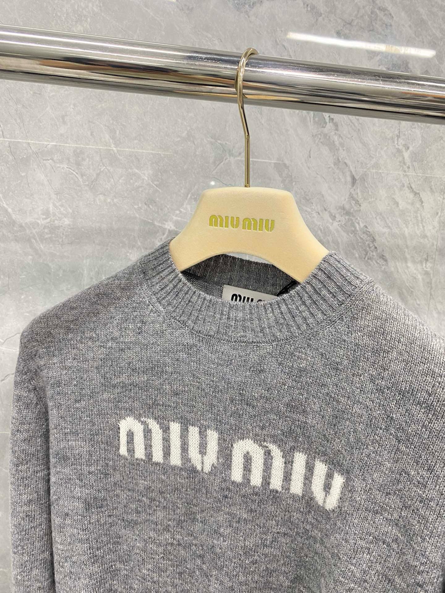 미우미우 울 및 캐시미어 스웨터