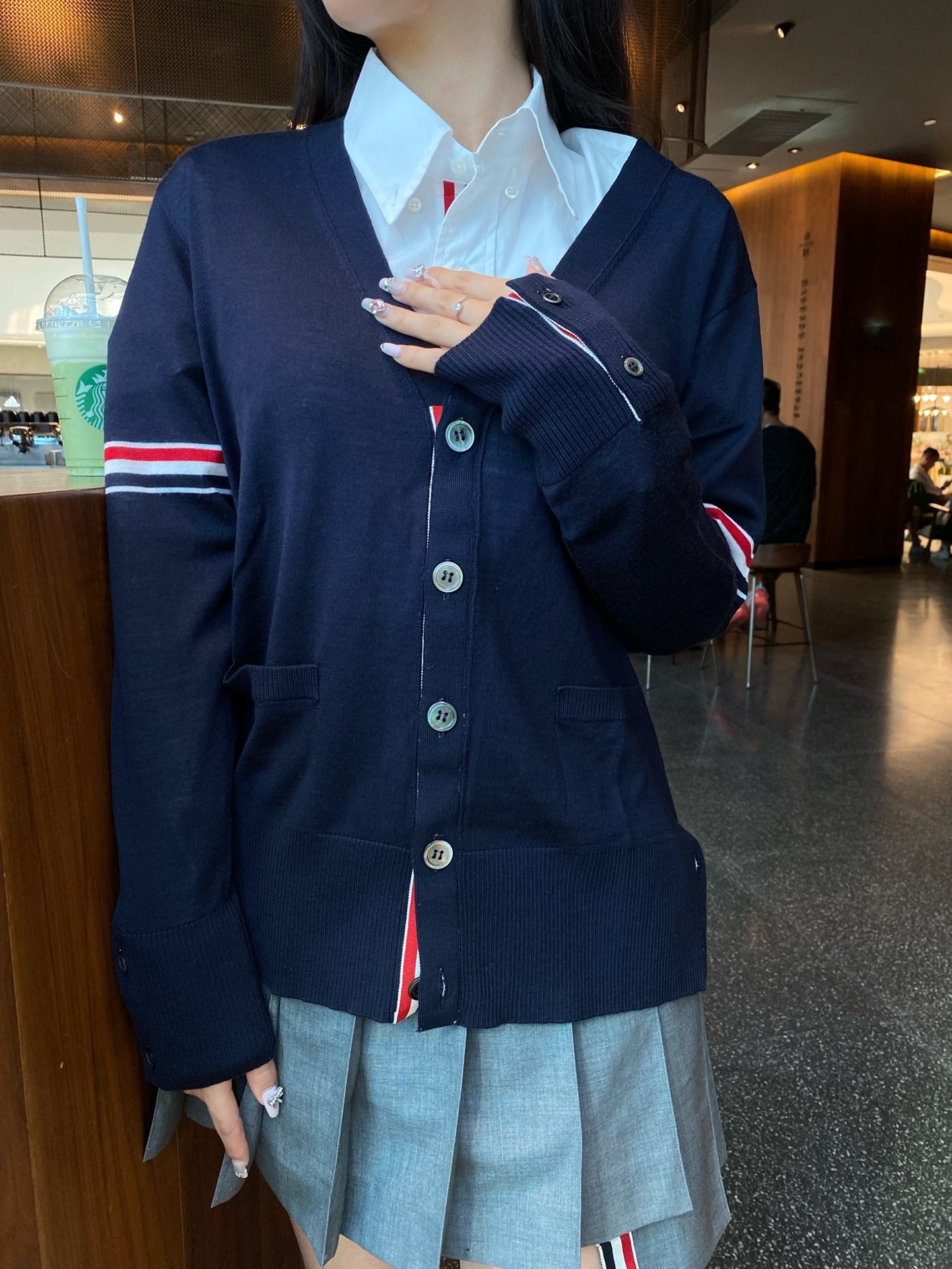 톰브라운 암 밴딩 브이넥 가디건