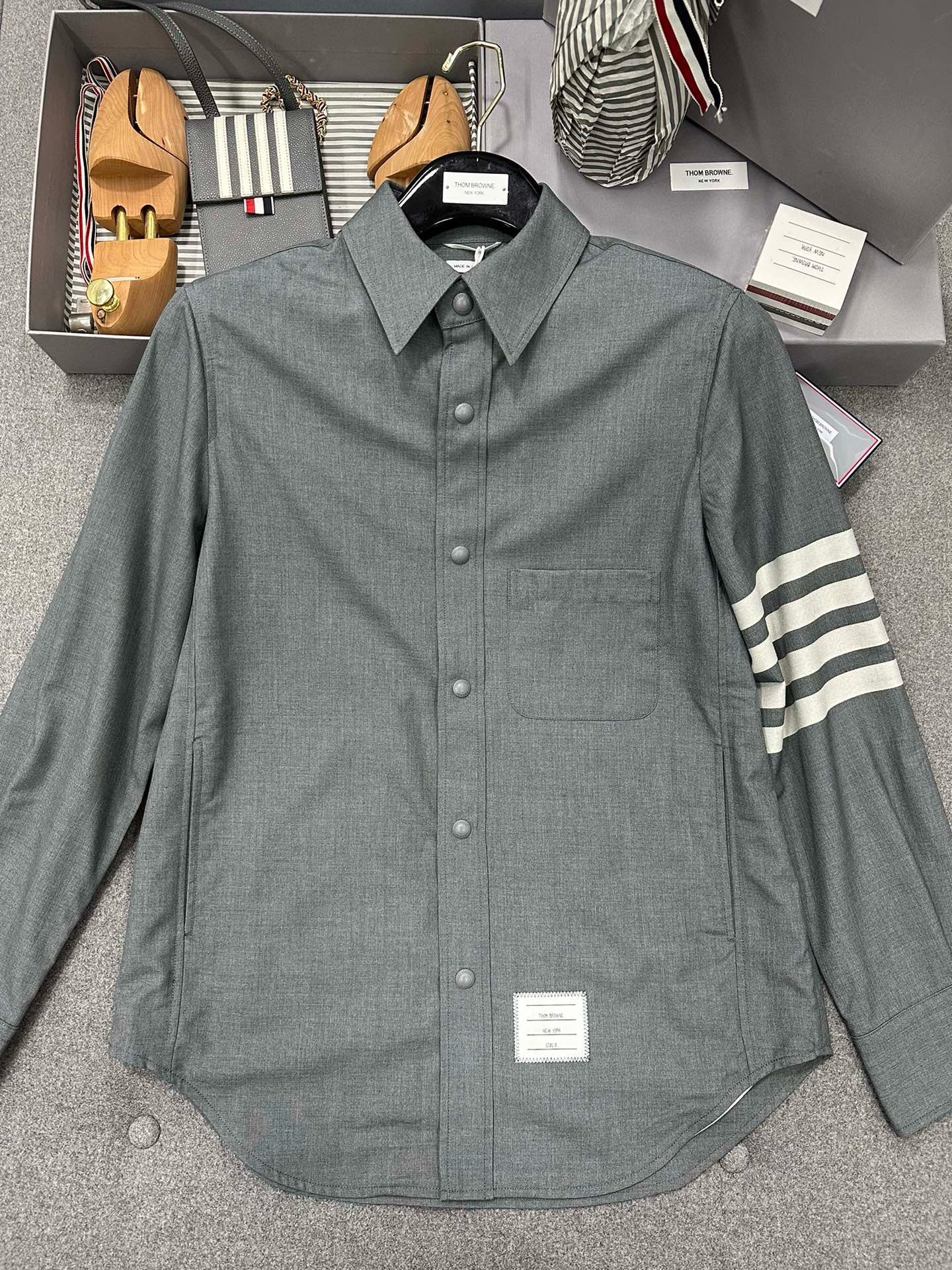 톰브라운 울 스냅 프론트 사선 셔츠 미디움