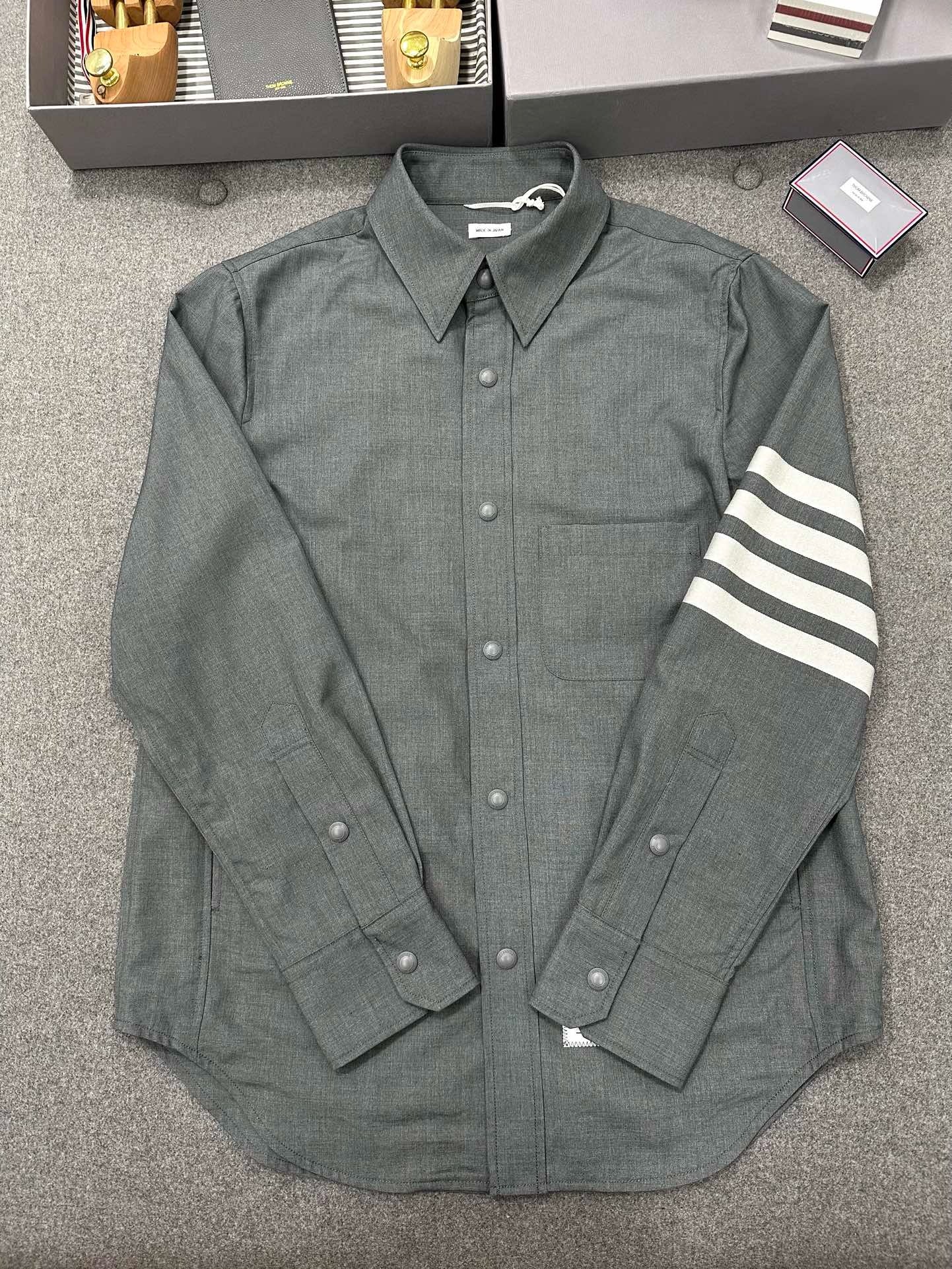 톰브라운 울 스냅 프론트 사선 셔츠 미디움