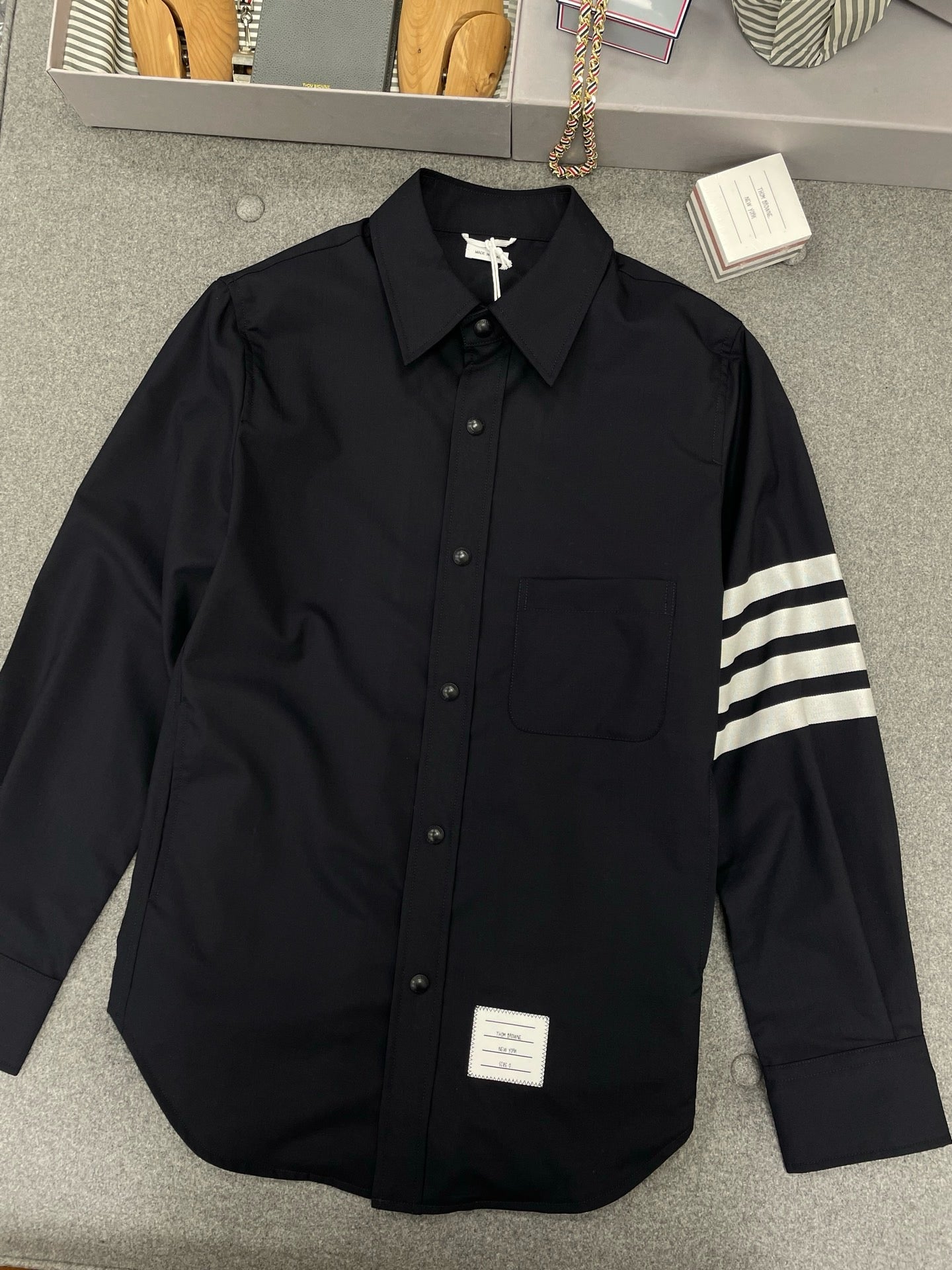 톰브라운 울 스냅 프론트 사선 셔츠 미디움