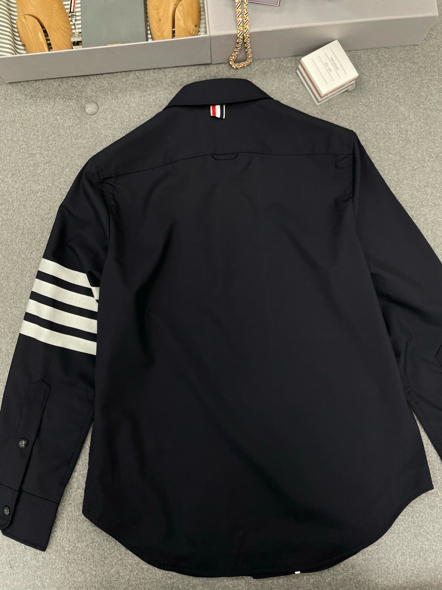 톰브라운 울 스냅 프론트 사선 셔츠 미디움