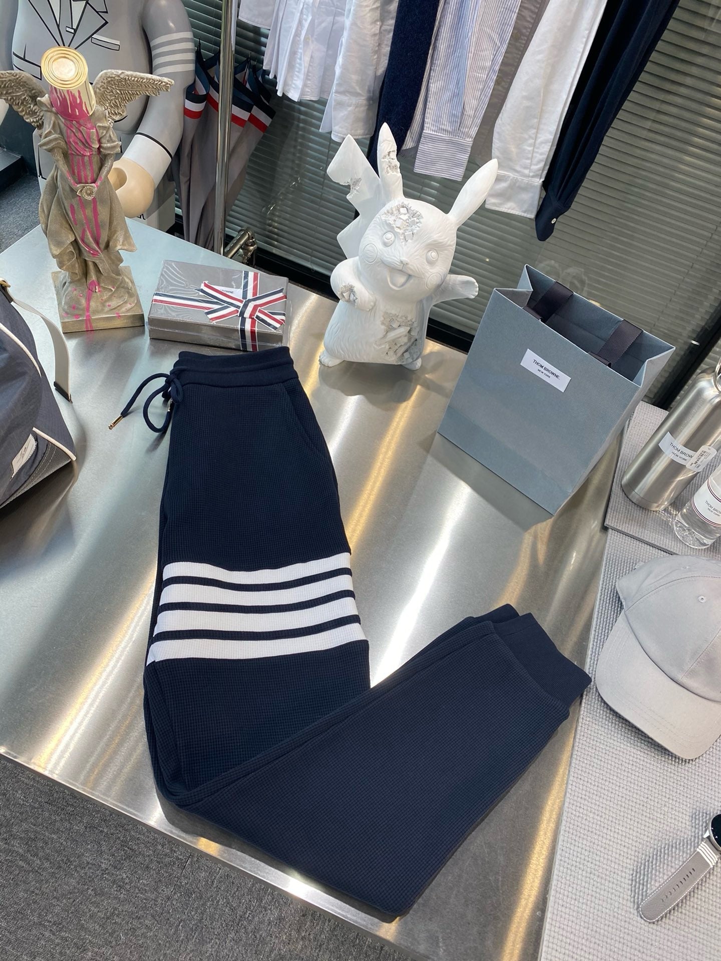 톰브라운 클래식 루프백 4 바 스웨트팬츠