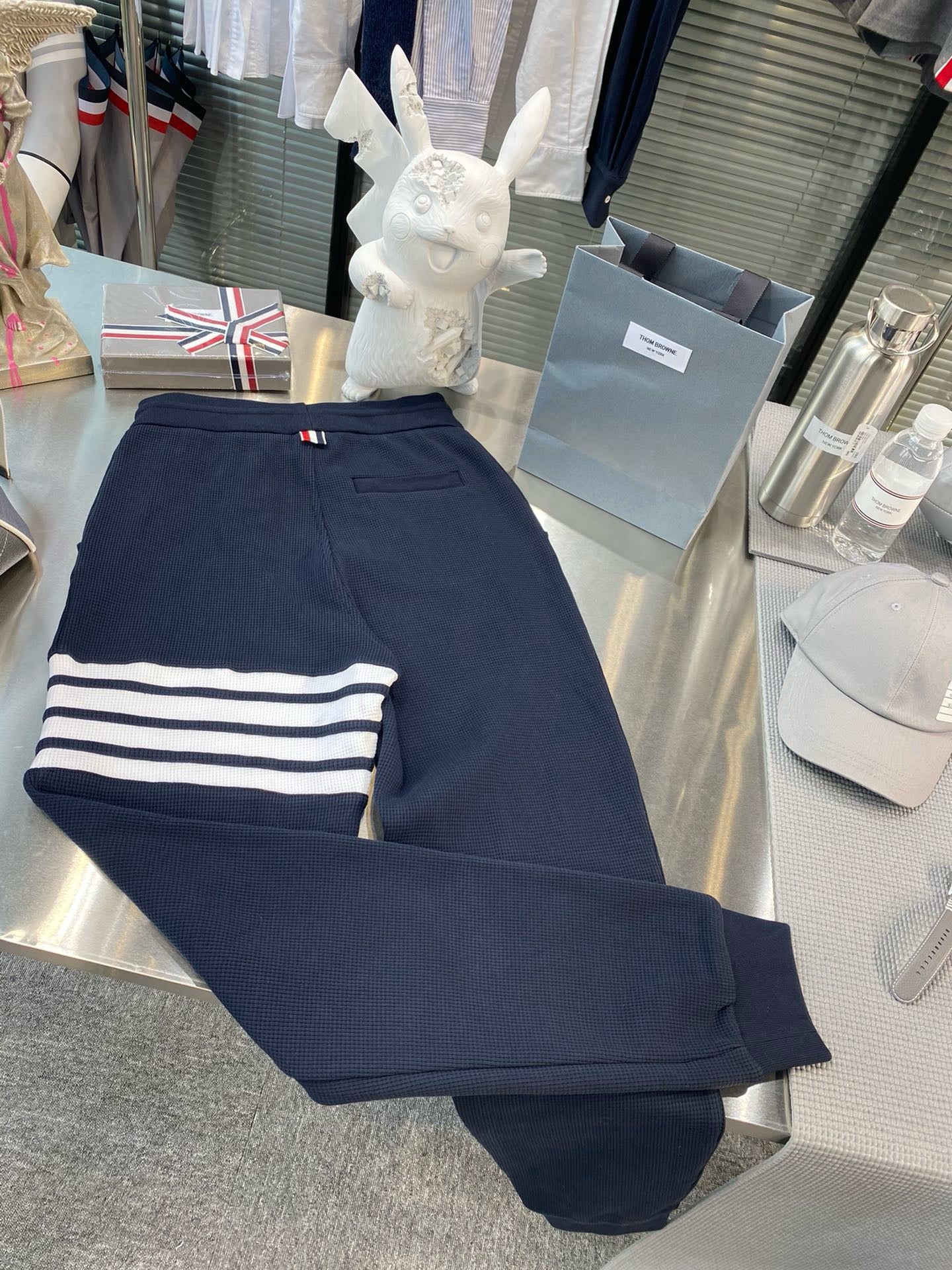 톰브라운 클래식 루프백 4 바 스웨트팬츠