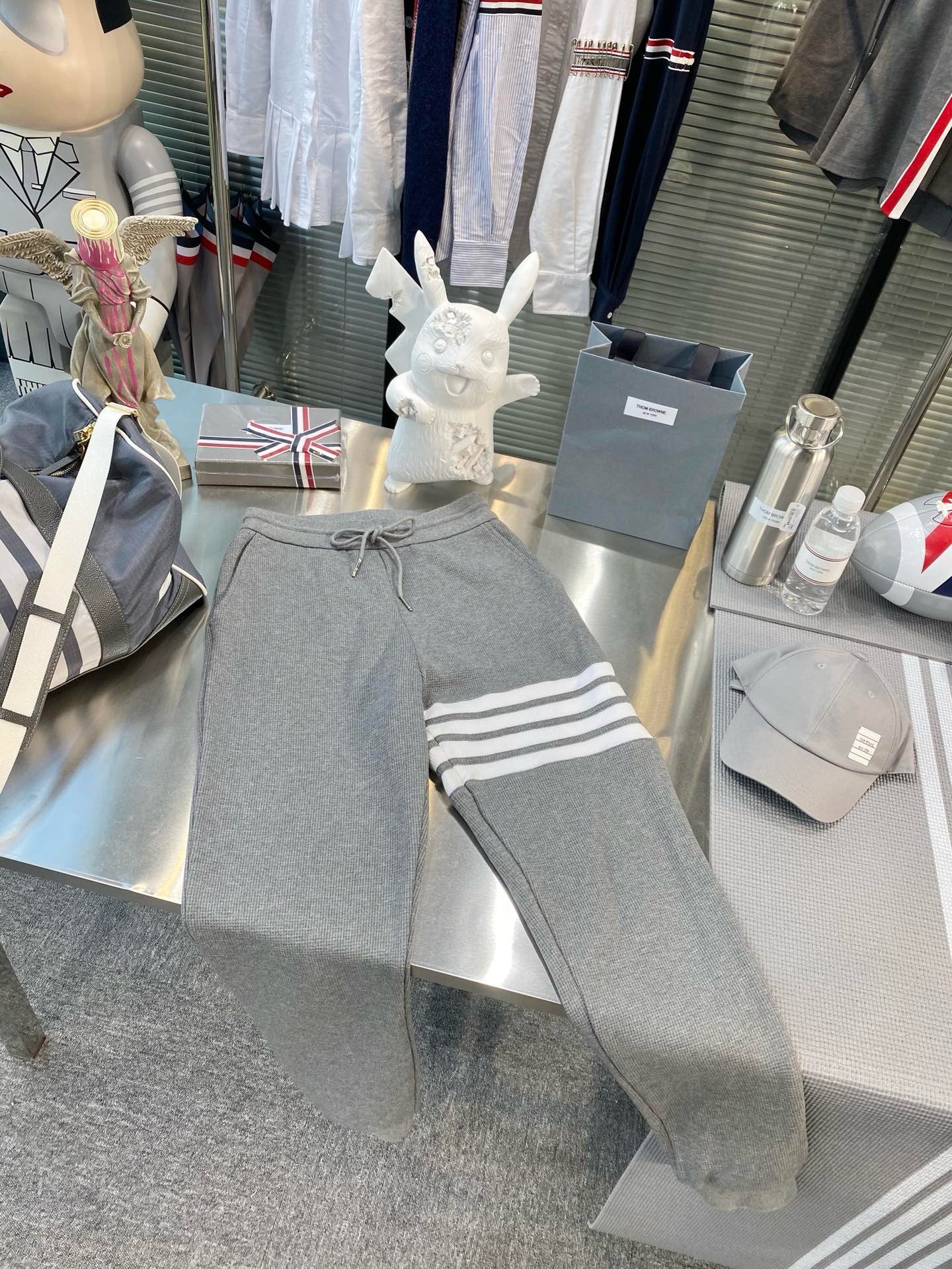 톰브라운 클래식 루프백 4 바 스웨트팬츠