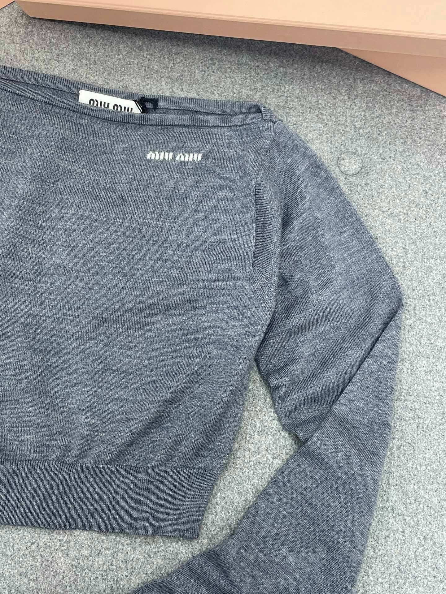 미우미우 울 보트넥 스웨터