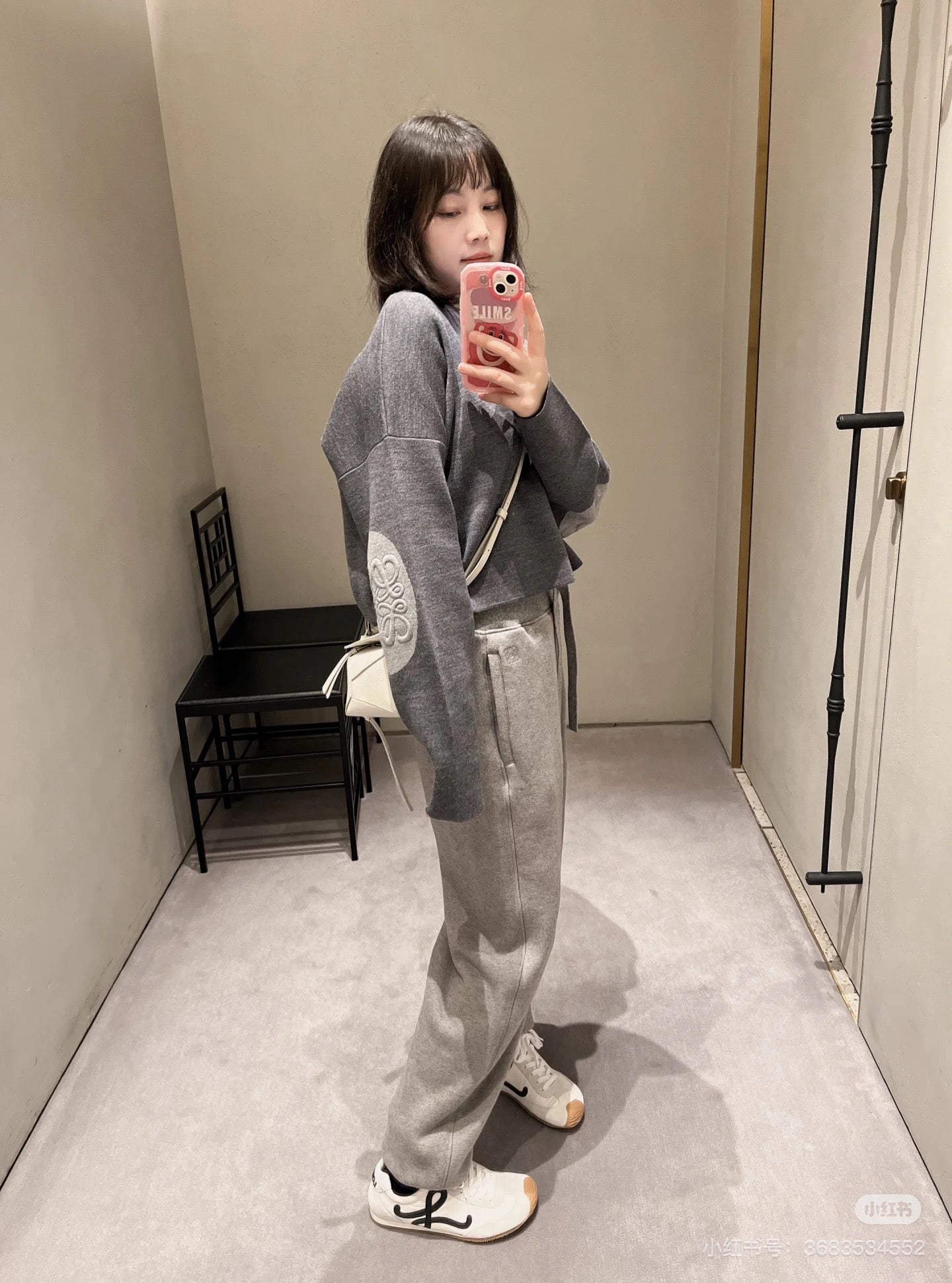 로에베 크루넥 니트 스웨터