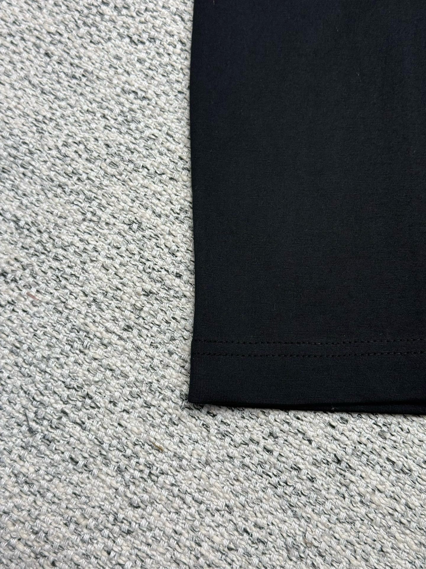 셀린느 트리옹프 롱 슬리브 티셔츠