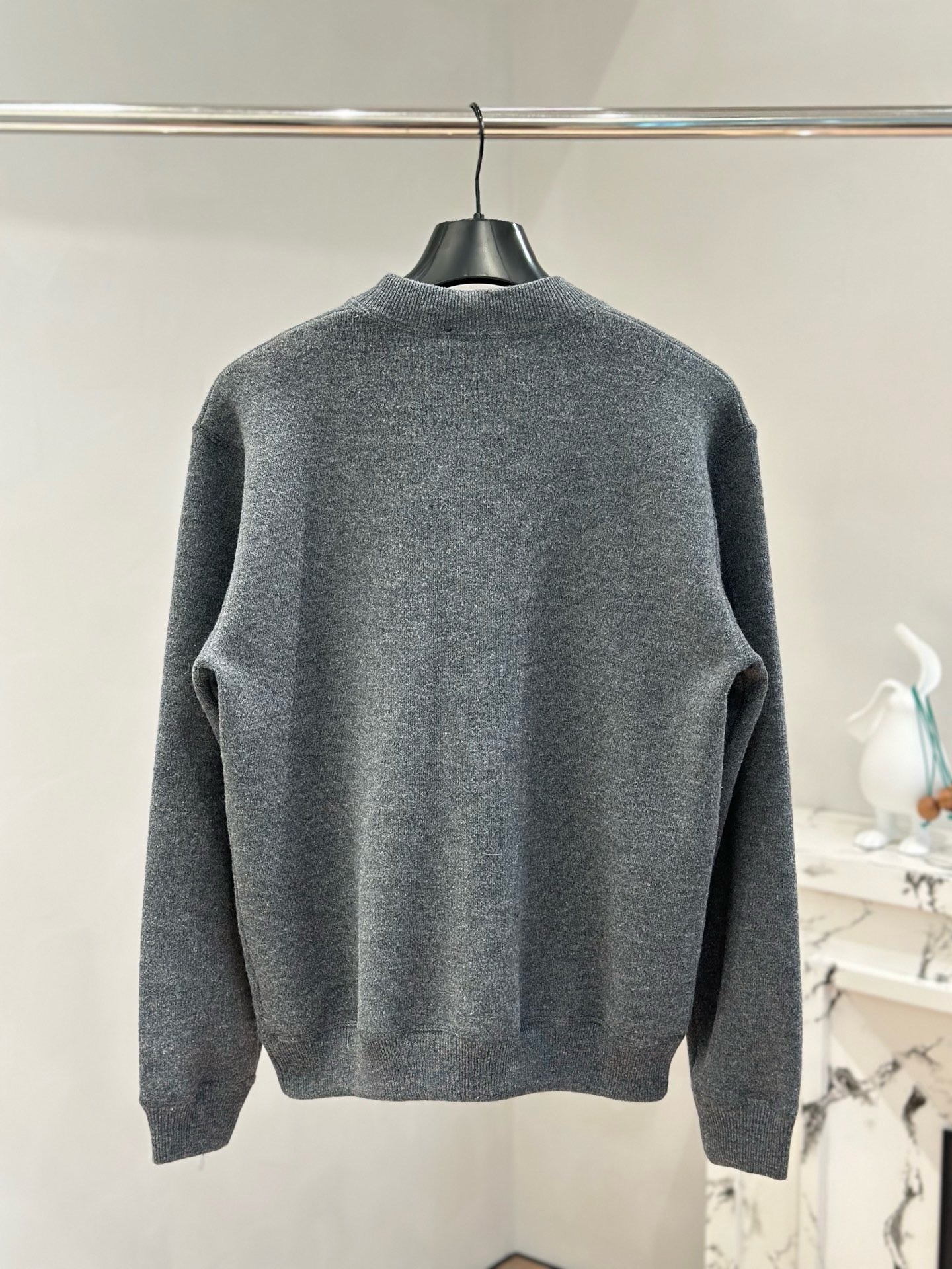 프라다 자수 느루넥 스웨터