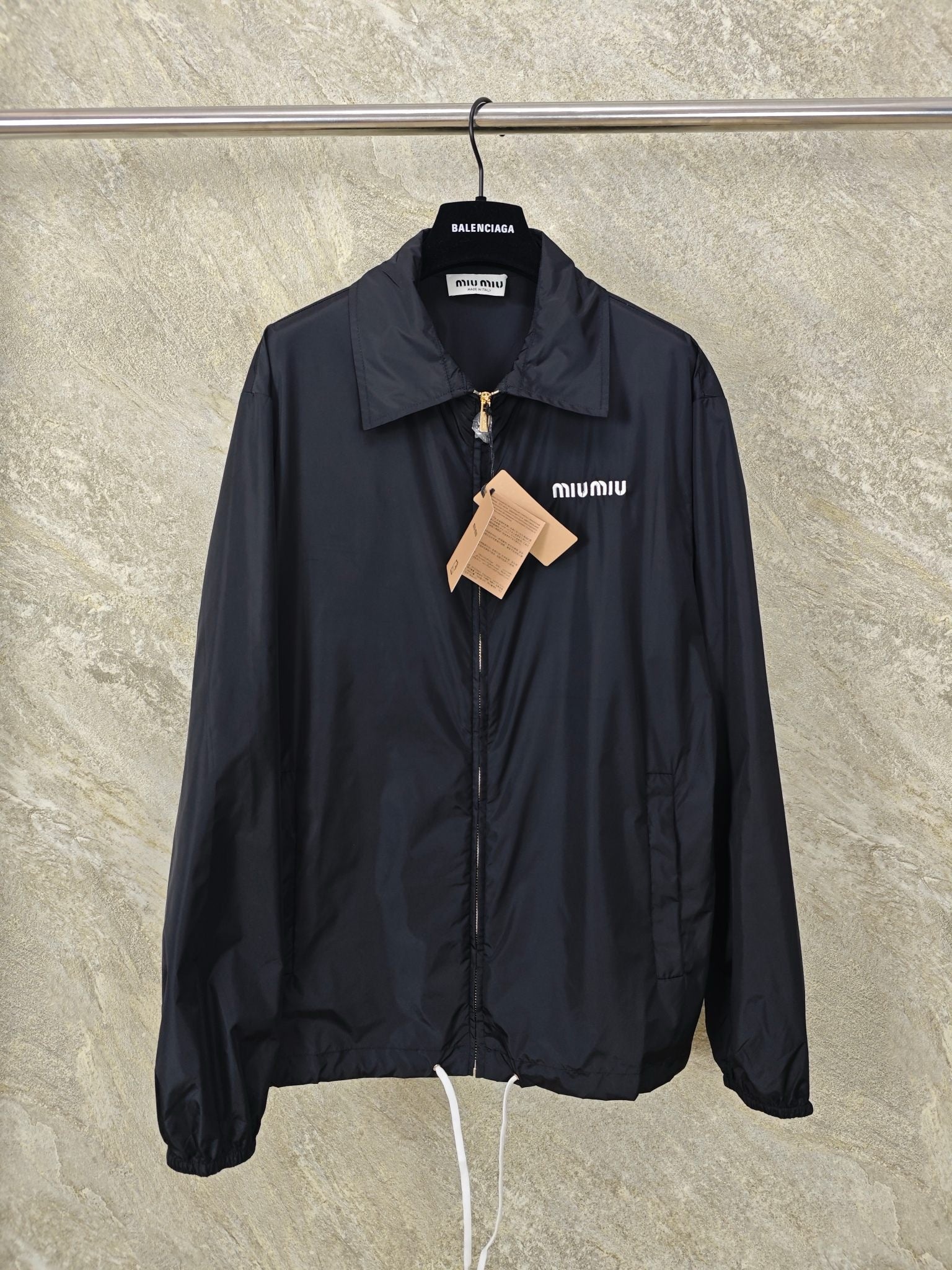 미우미우 언더 스트랩 자켓