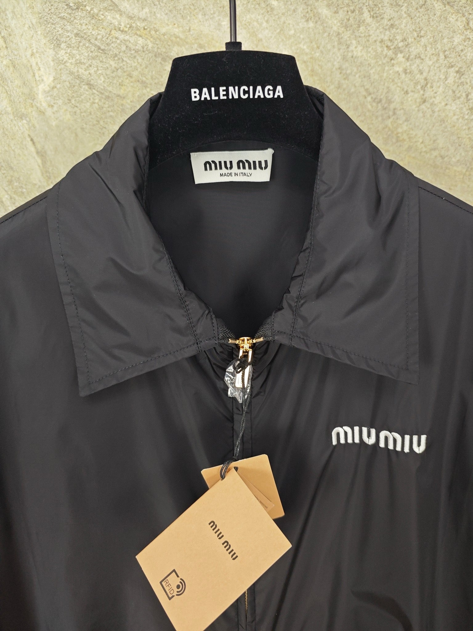 미우미우 언더 스트랩 자켓