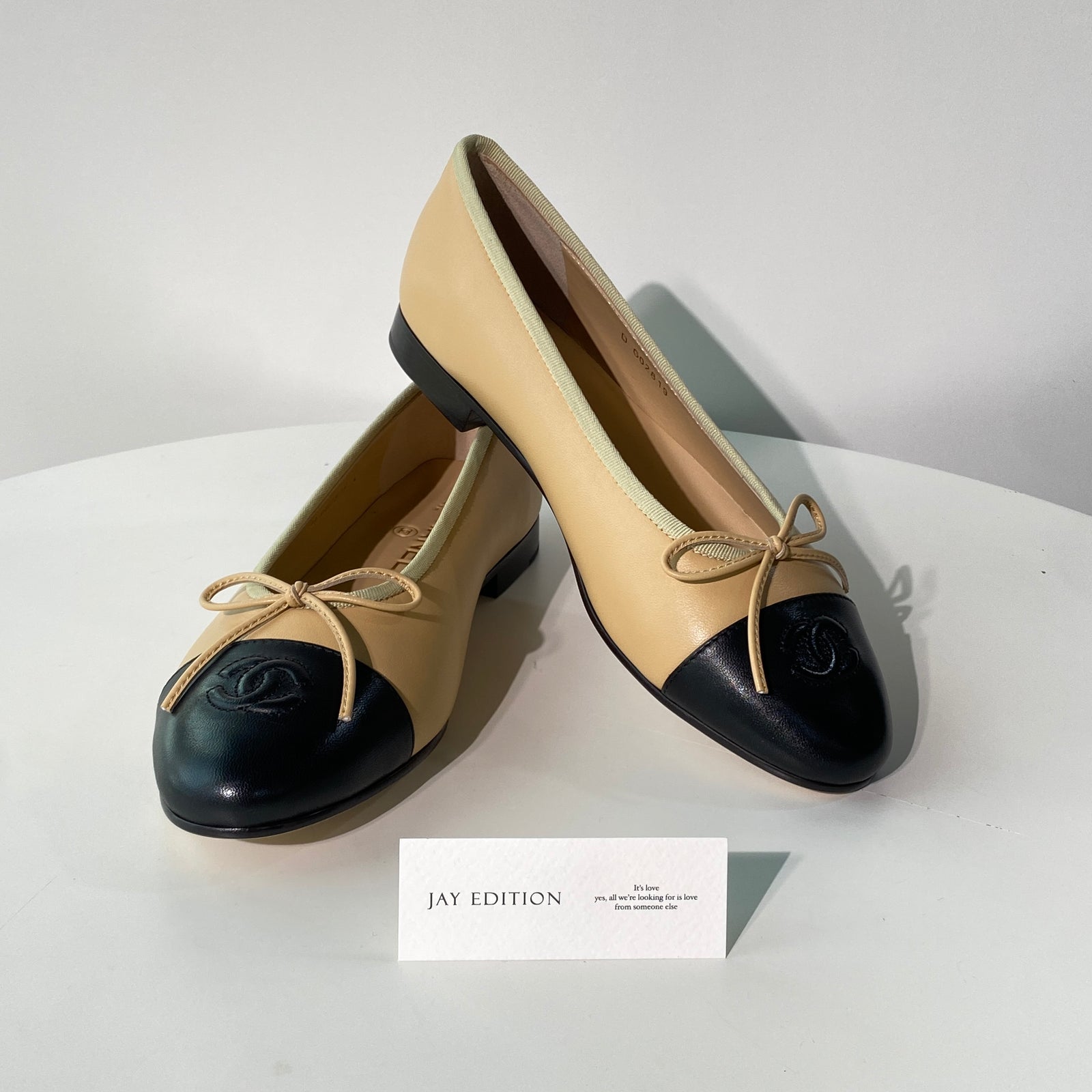 국내) 샤넬 투톤 발레리나 플랫 / 베이지 < 37 2개 / 38 2개 / 40 1개 >