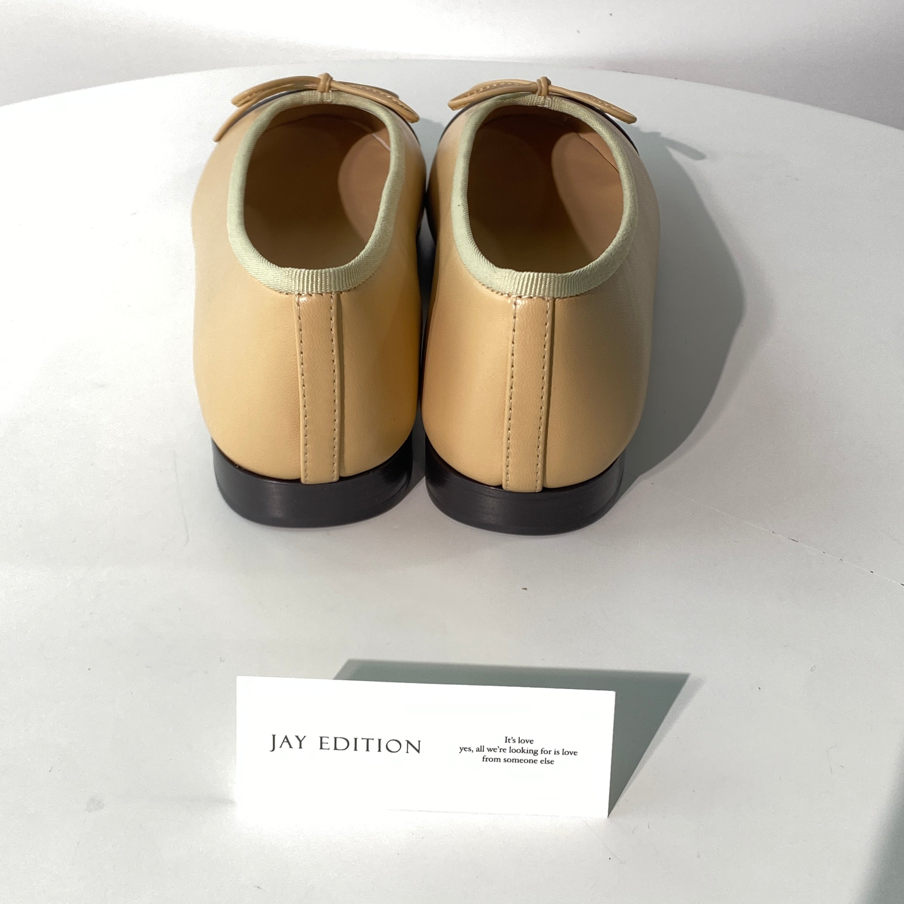 국내) 샤넬 투톤 발레리나 플랫 / 베이지 < 37 2개 / 38 2개 / 40 1개 >