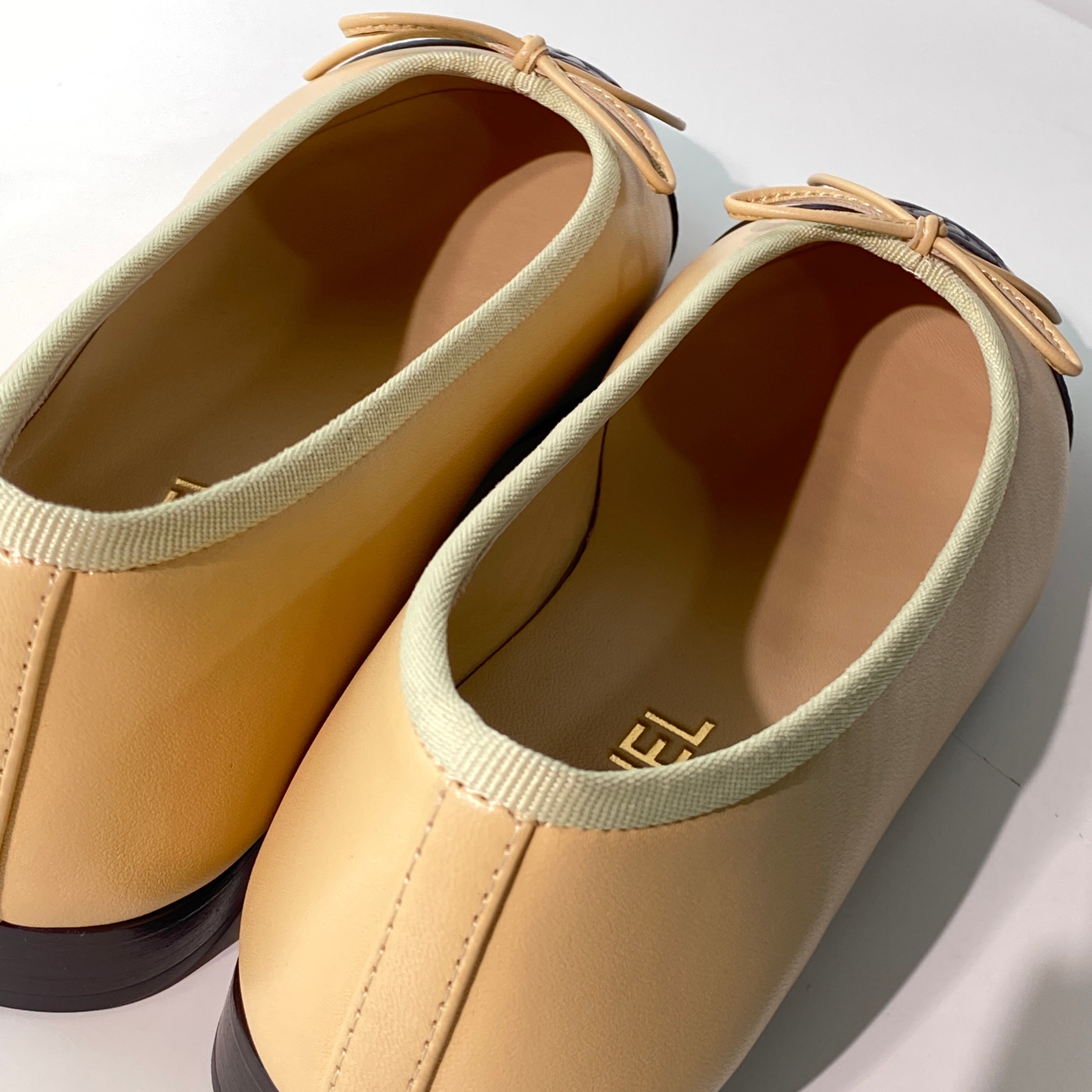 국내) 샤넬 투톤 발레리나 플랫 / 베이지 < 37 2개 / 38 2개 / 40 1개 >