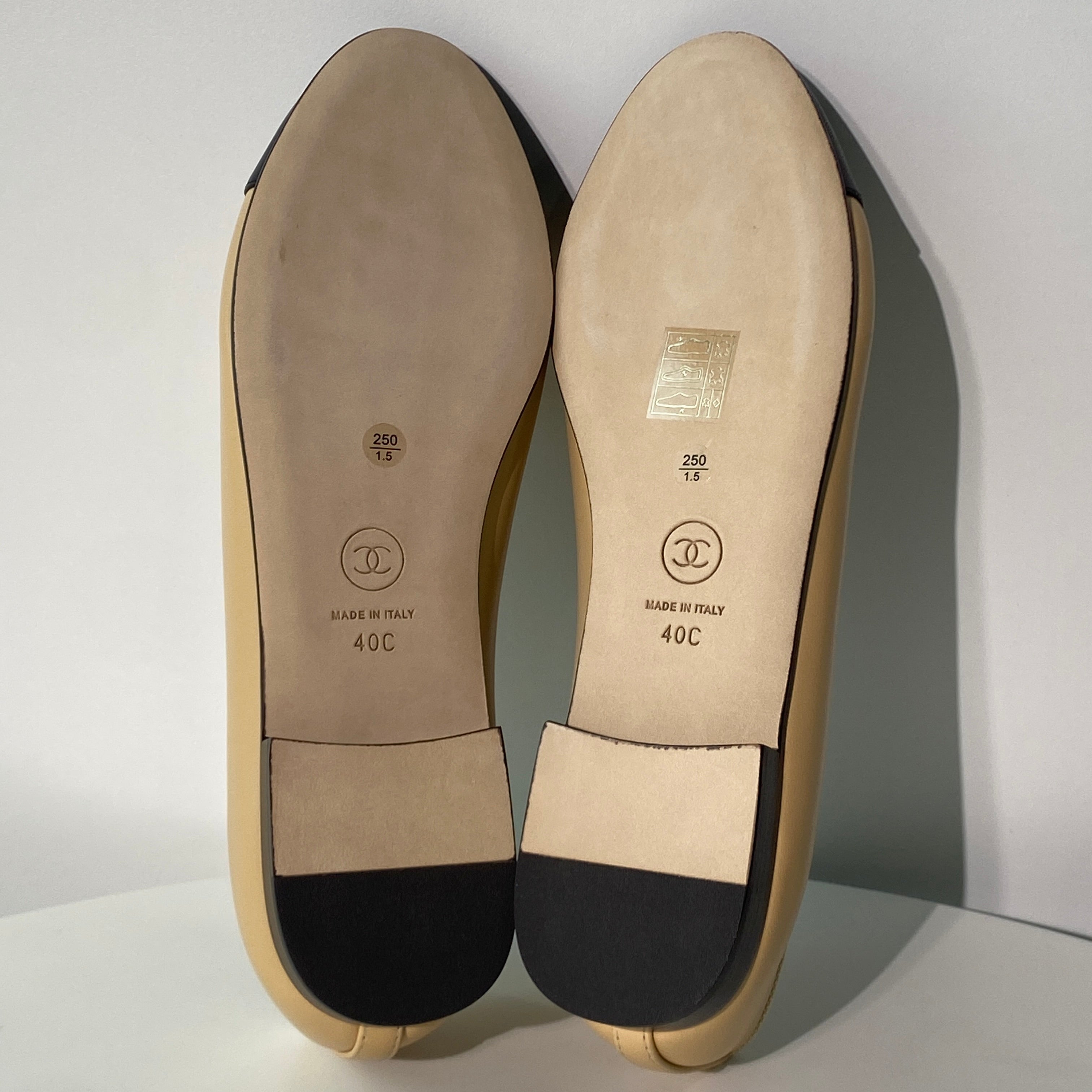 국내) 샤넬 투톤 발레리나 플랫 / 베이지 < 37 2개 / 38 2개 / 40 1개 >